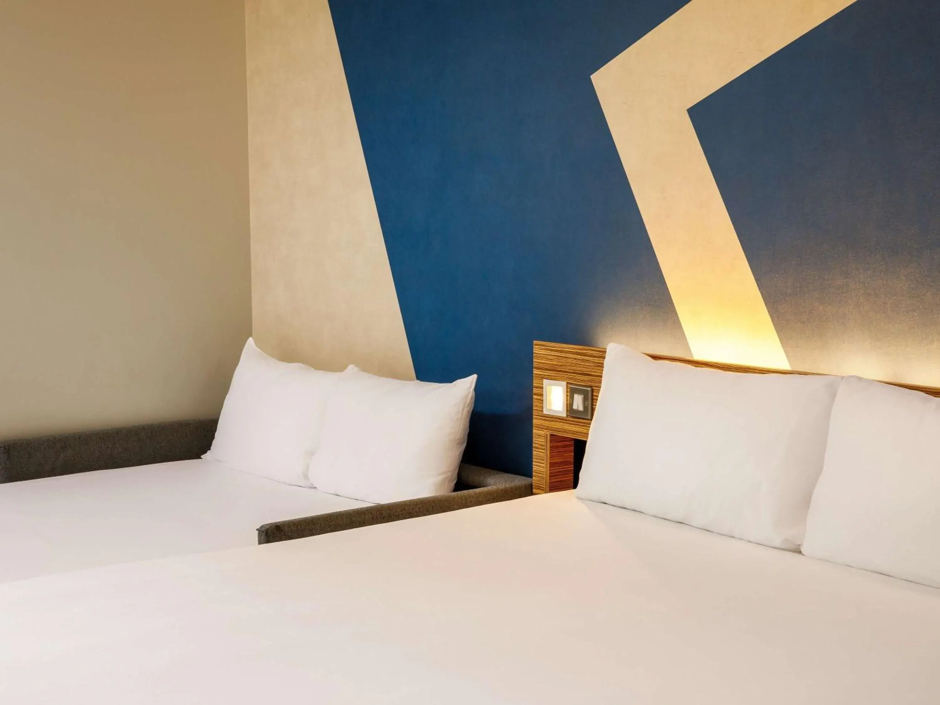 Bedroom, Bed in ibis budget London Heathrow Central Bedroom, Bed in ibis budget London Heathrow Central