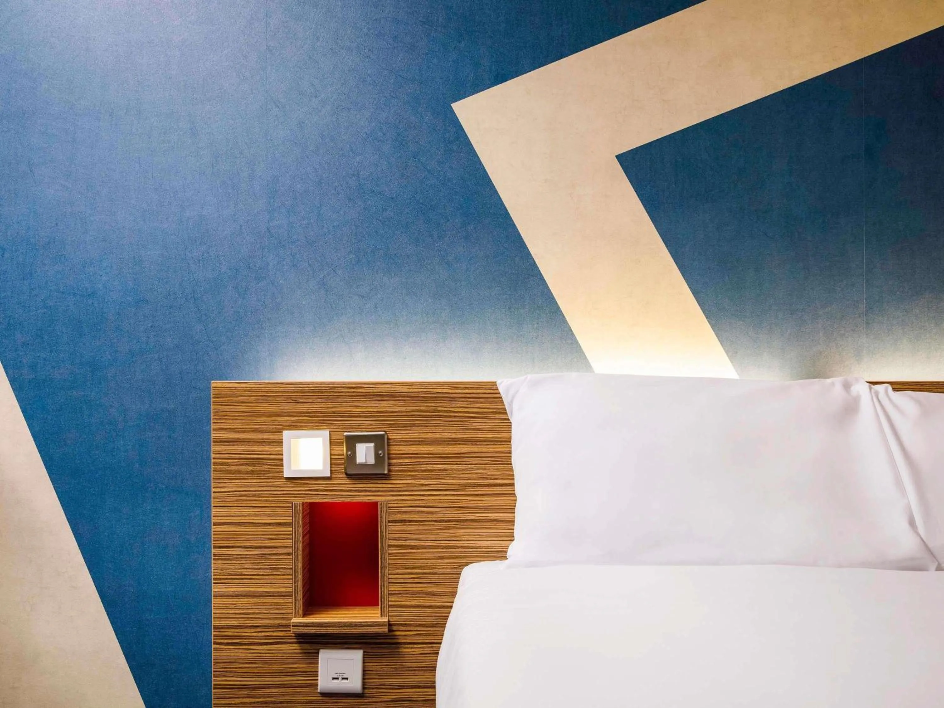 Bedroom, Bed in ibis budget London Heathrow Central