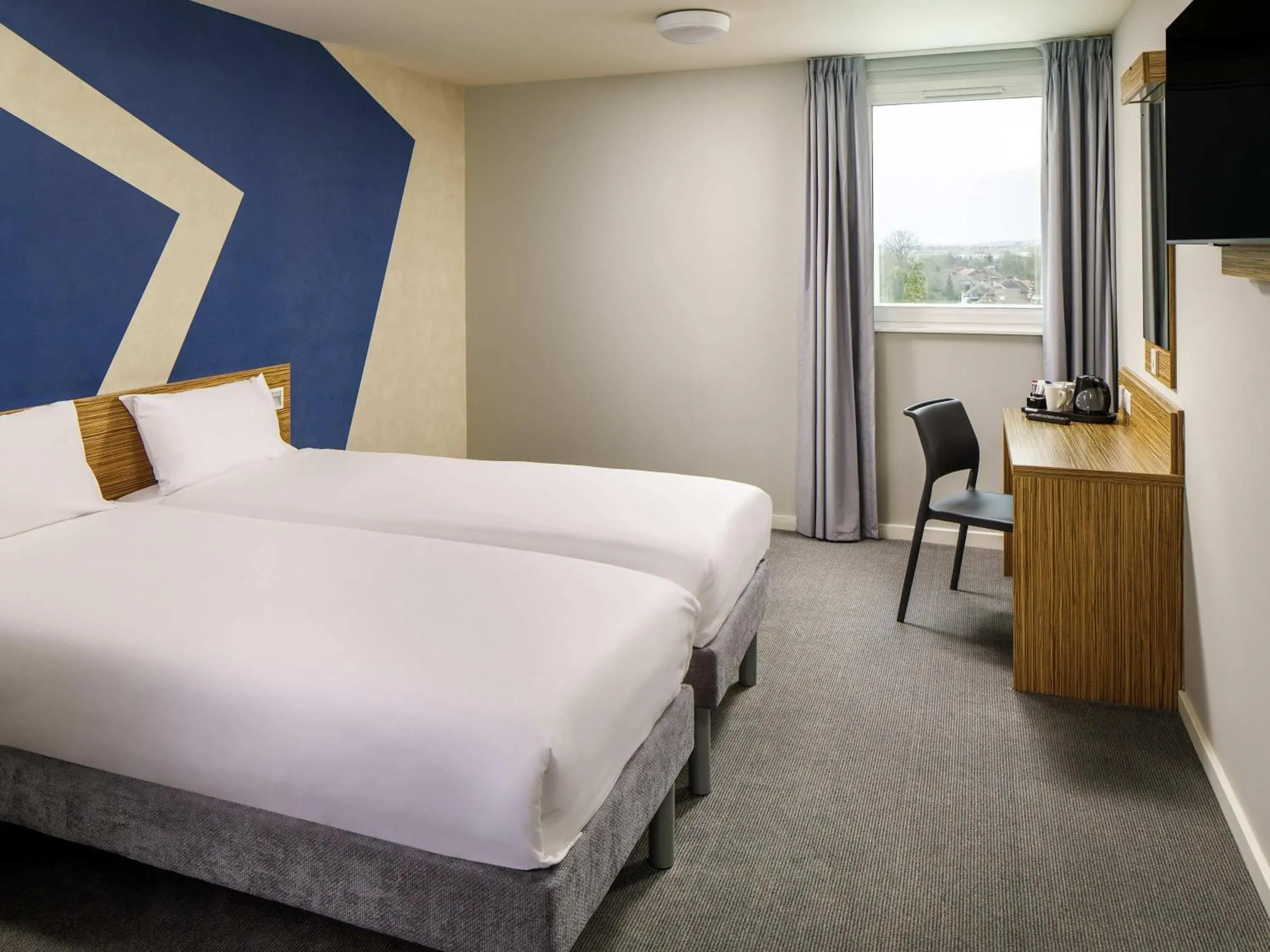 Bedroom, Bed in ibis budget London Heathrow Central Bedroom, Bed in ibis budget London Heathrow Central