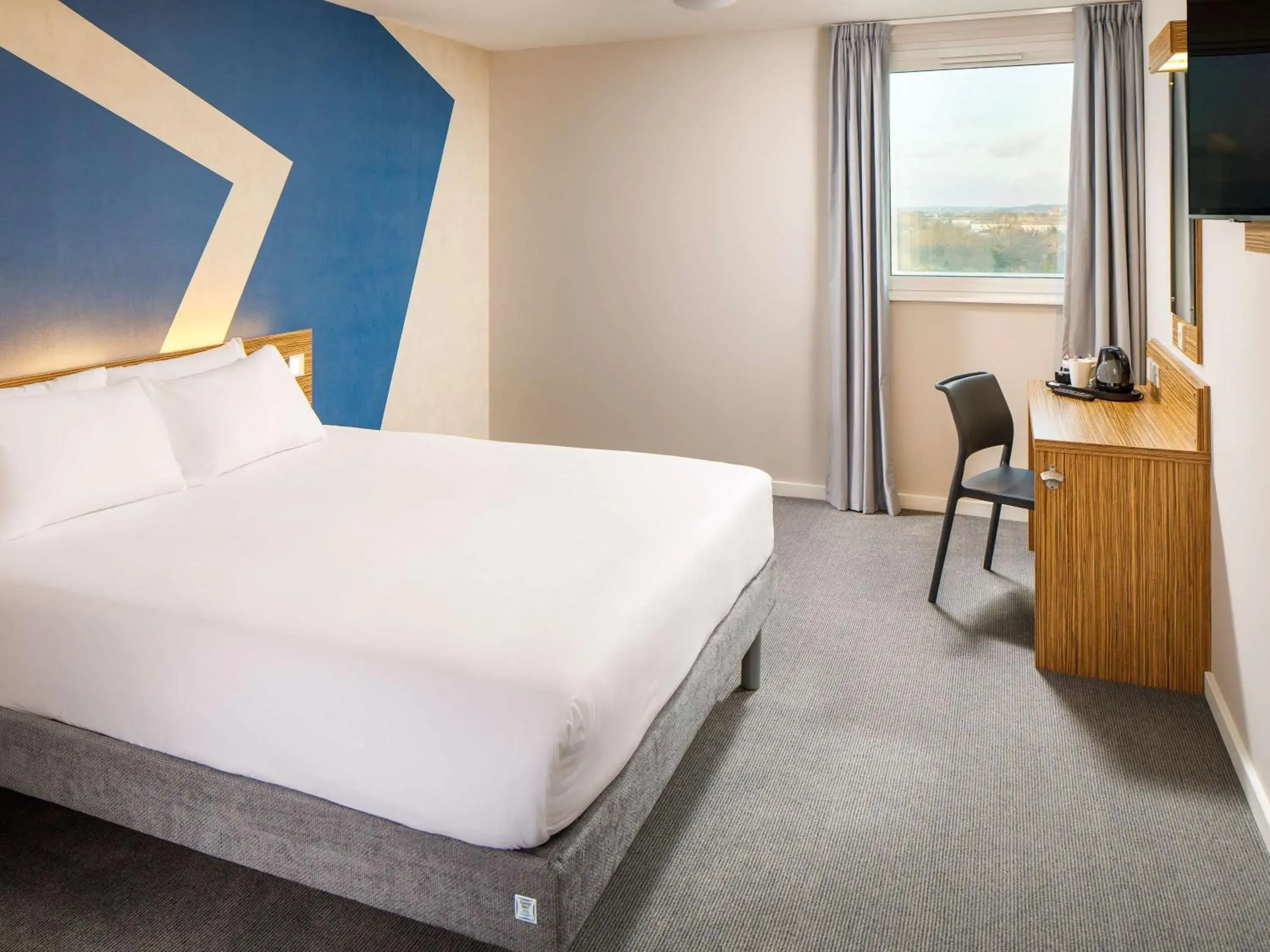 Bedroom, Bed in ibis budget London Heathrow Central Bedroom, Bed in ibis budget London Heathrow Central