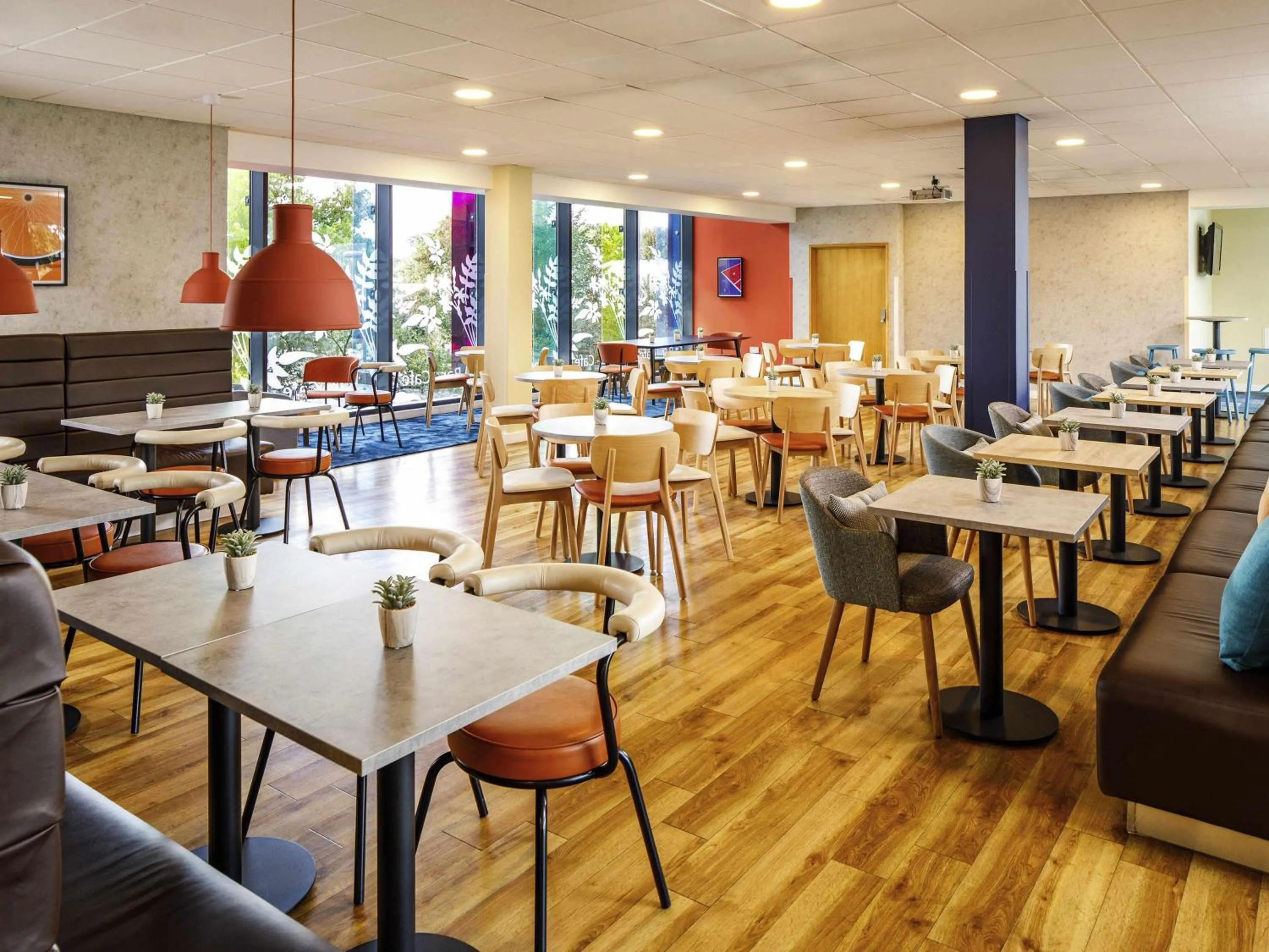 Restaurant/places to eat in ibis budget London Heathrow Central