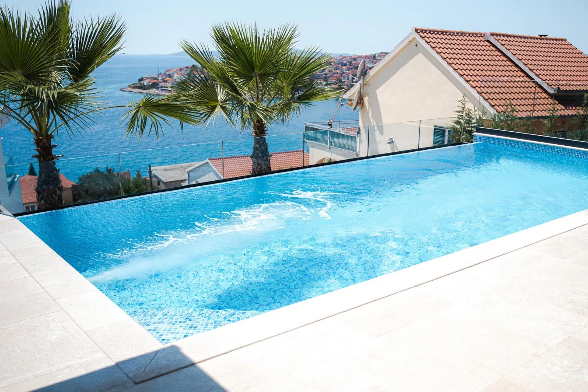 Swimming pool in Villas-Kroatien