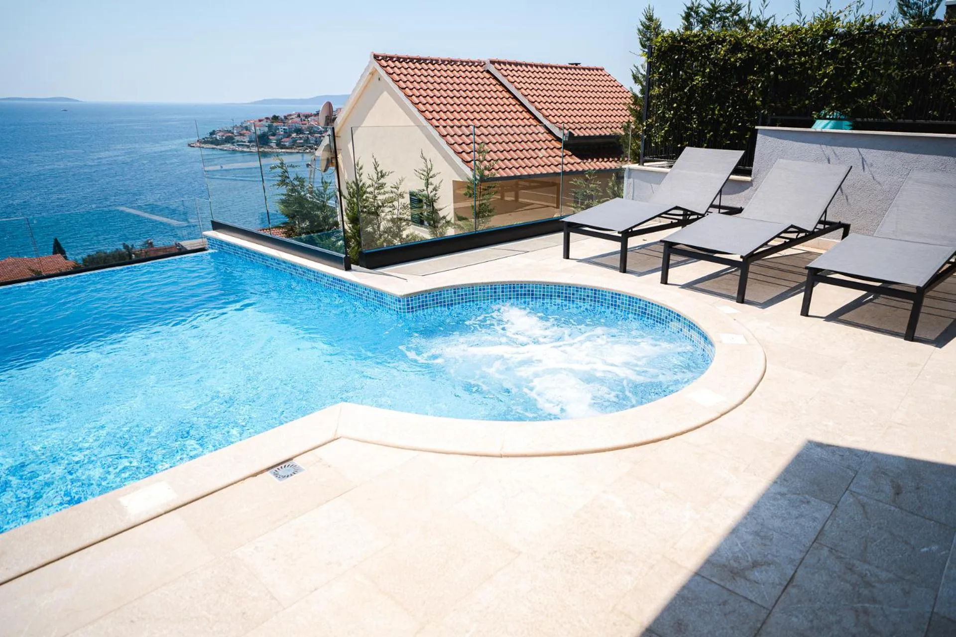 Swimming pool in Villas-Kroatien