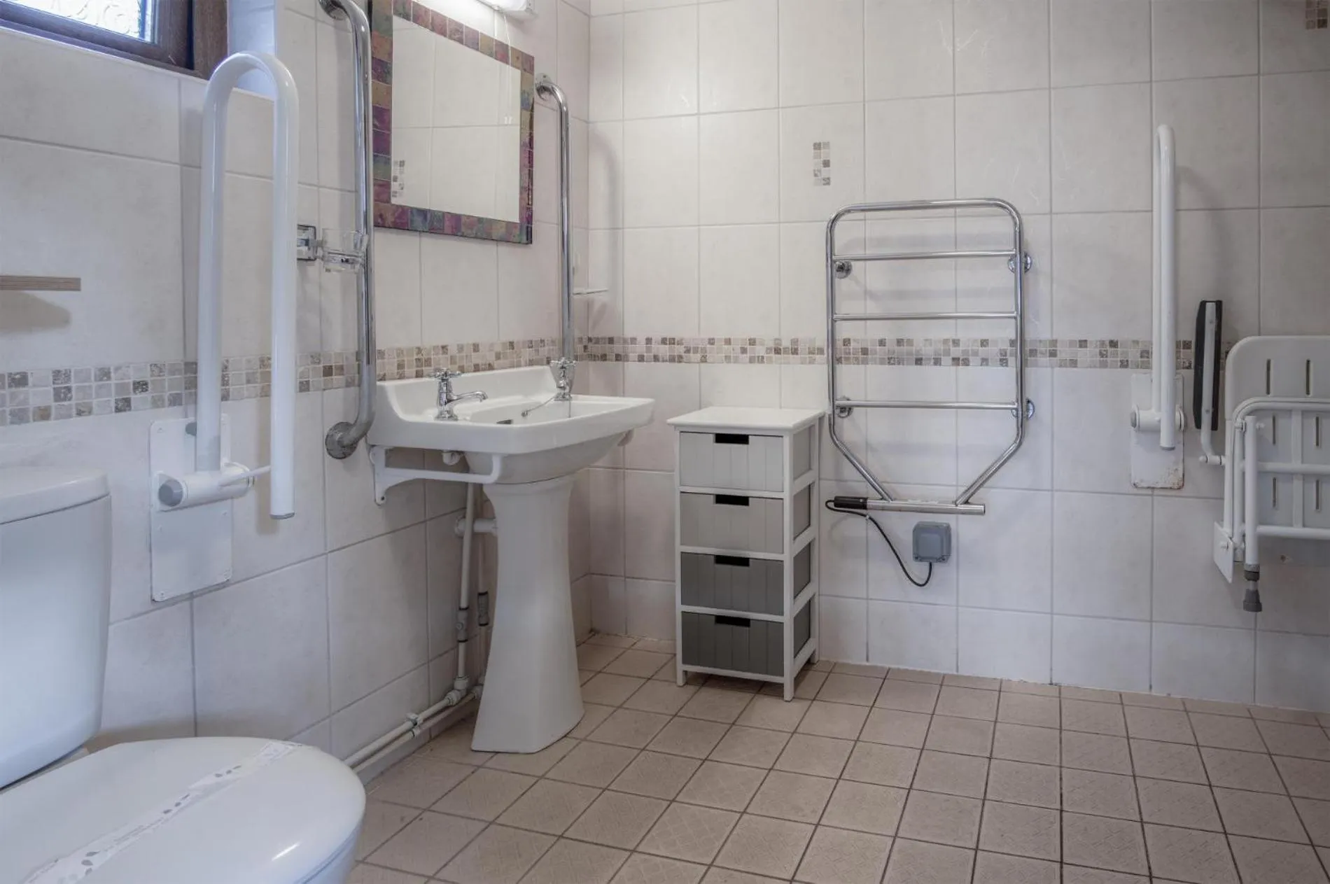 Floor plan in Lilac Cottage - 1 Bedroom Cottage - Amroth