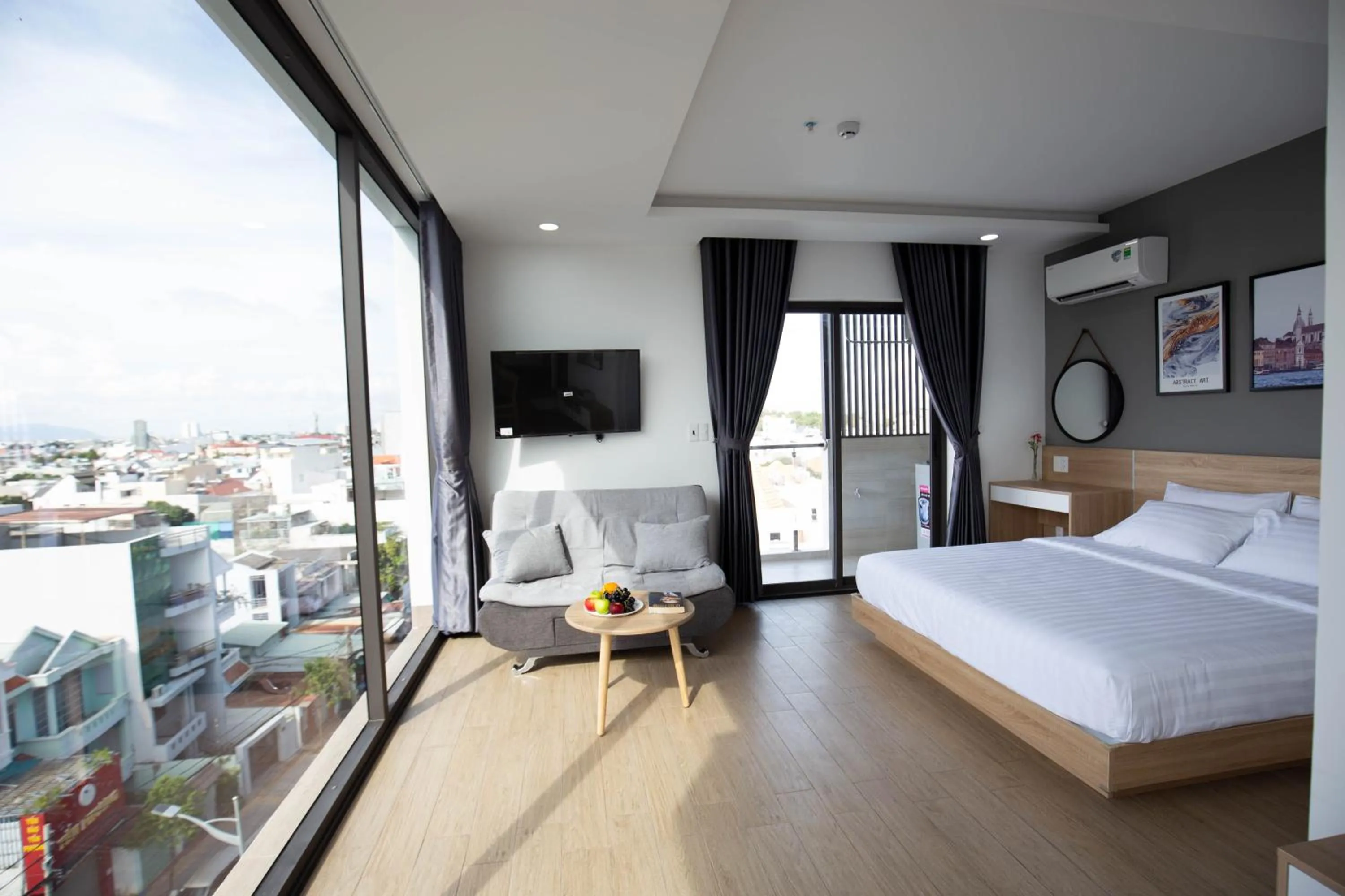 Balcony/Terrace, Bed in TDMAISON Hotel & Apartment