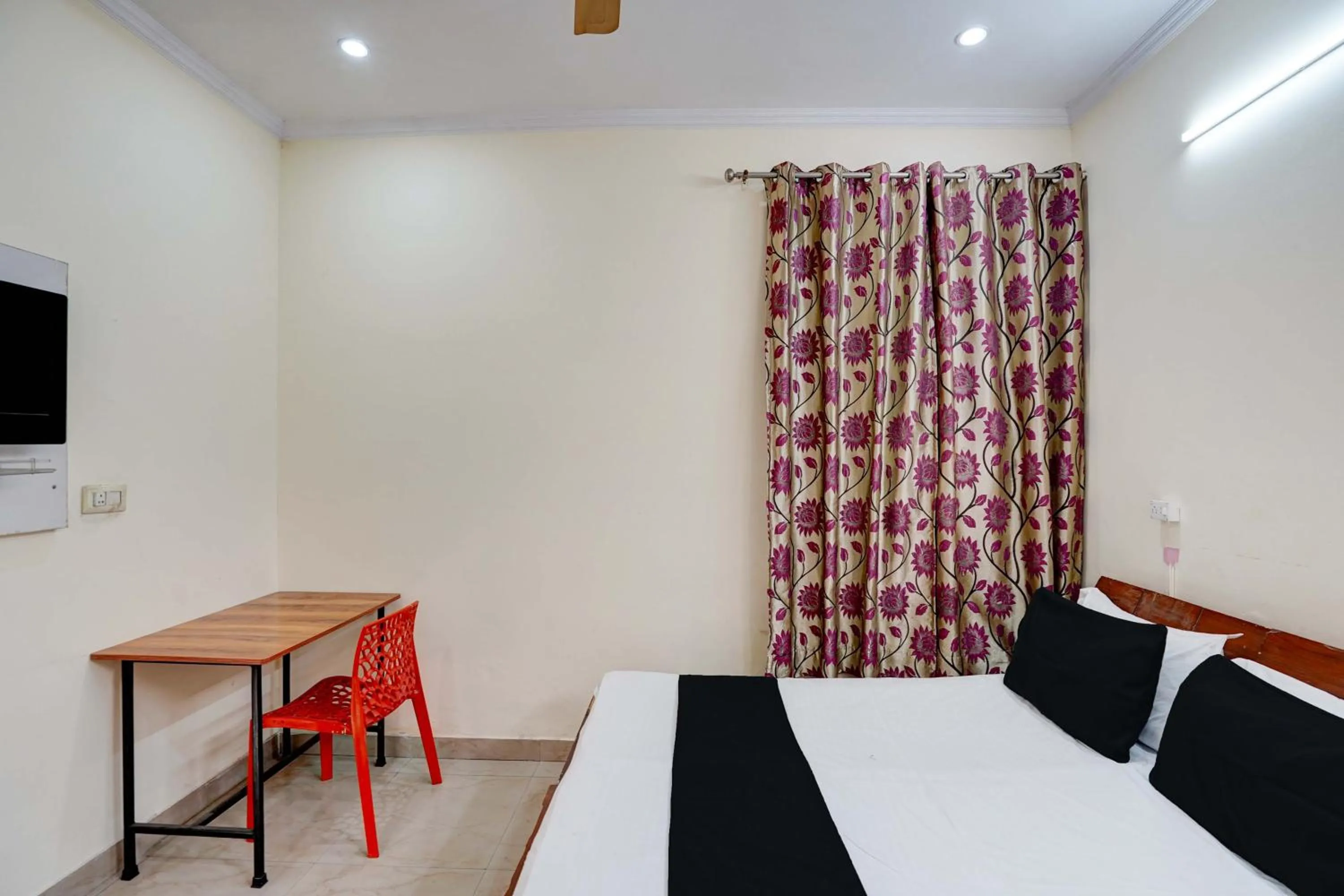 Bedroom, Bed in Super Hotel O VPS Residency