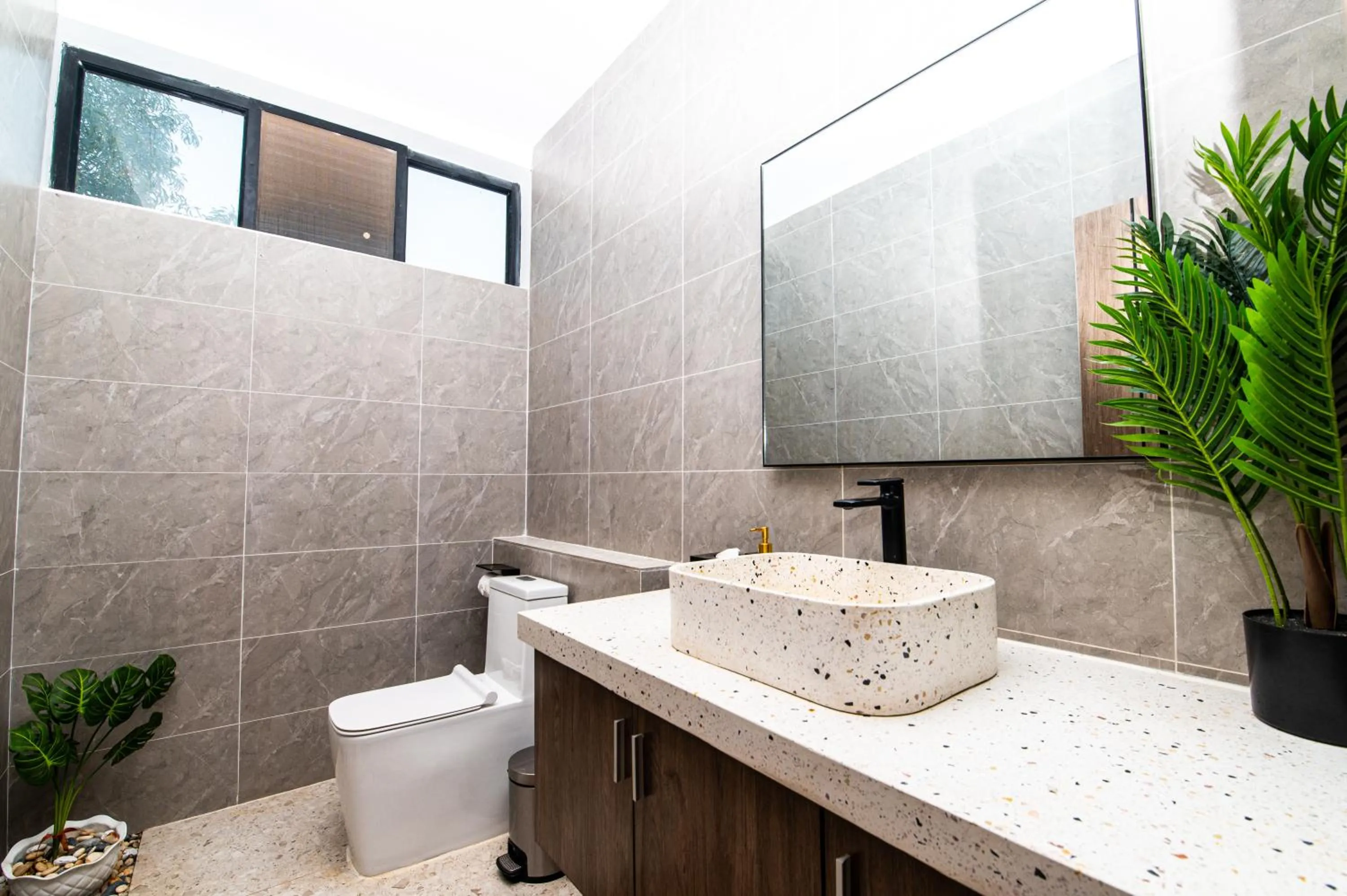 Toilet in Good Time Relax Resort