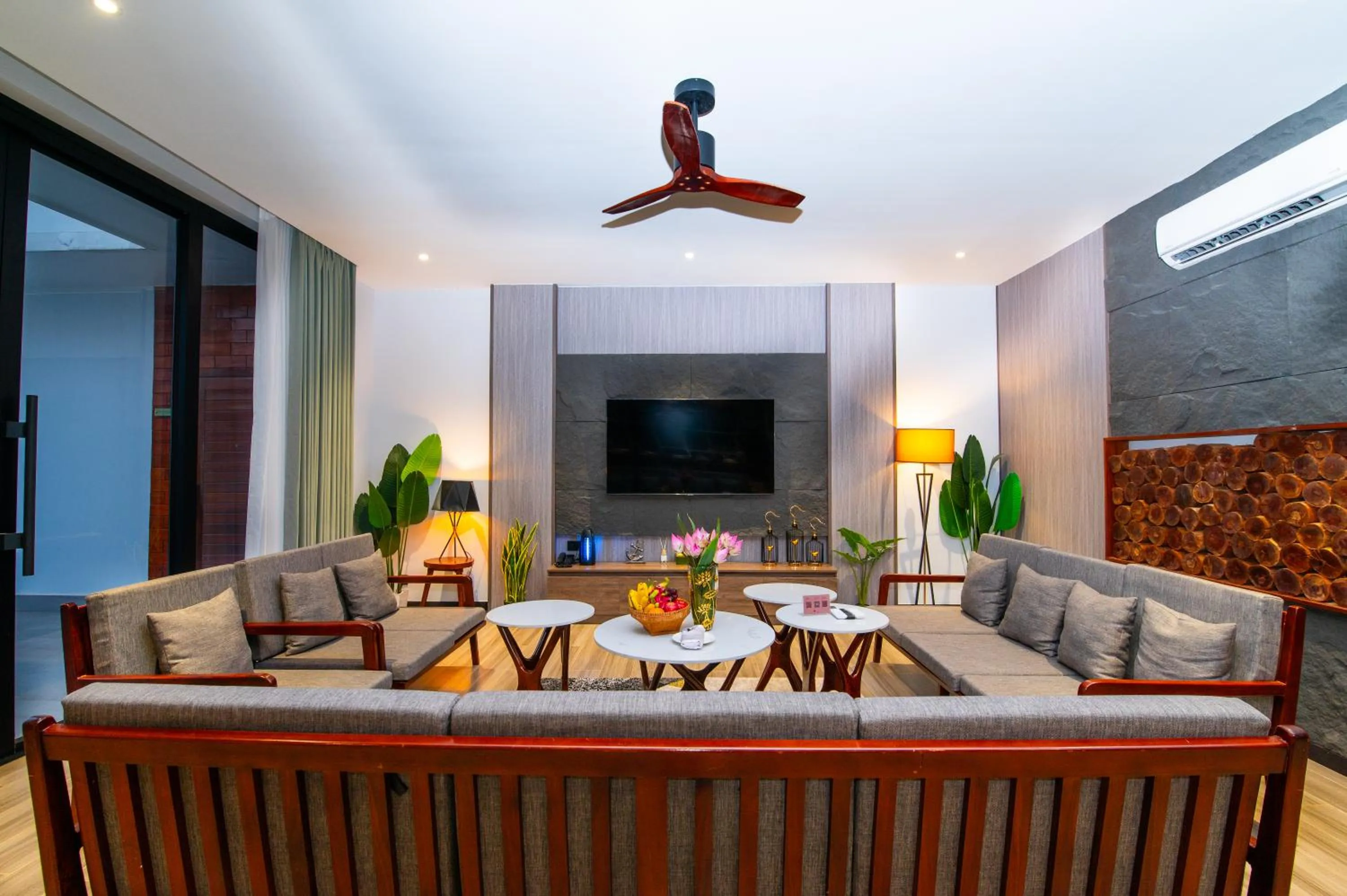 Communal lounge/ TV room in Good Time Relax Resort