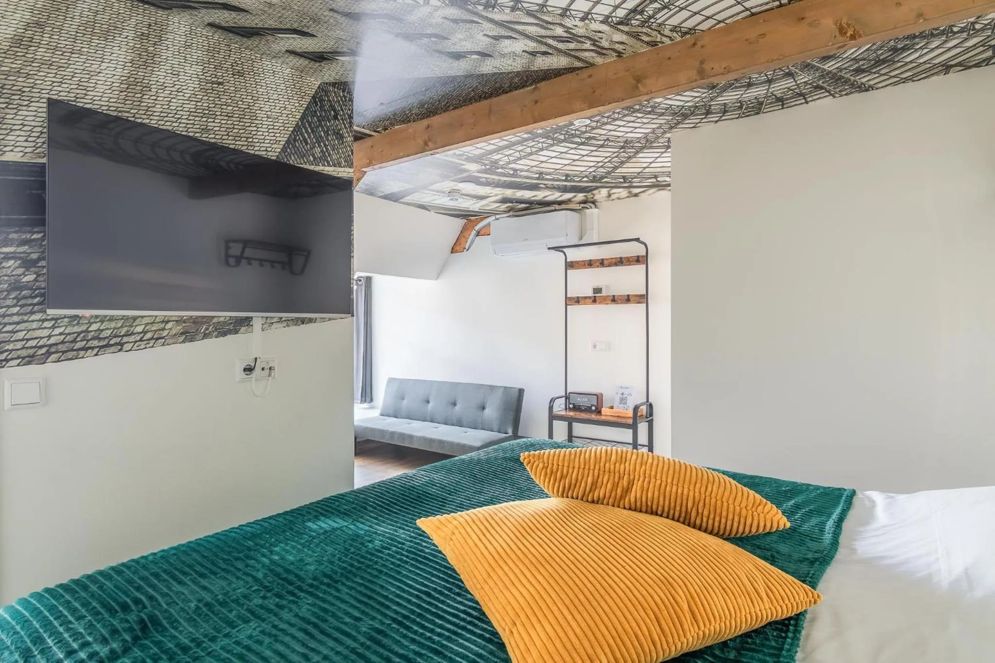 Photo of the whole room, Bed in Boutiquehotel Dokkum