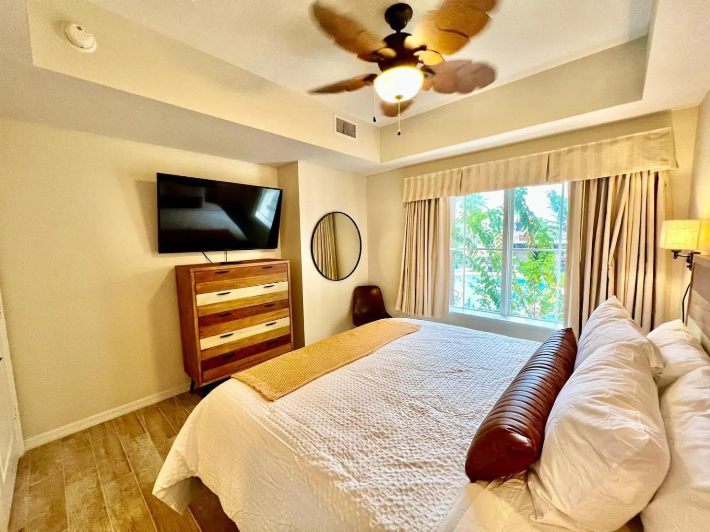 Bed in Premier Resort Condos Near Disney & Universal