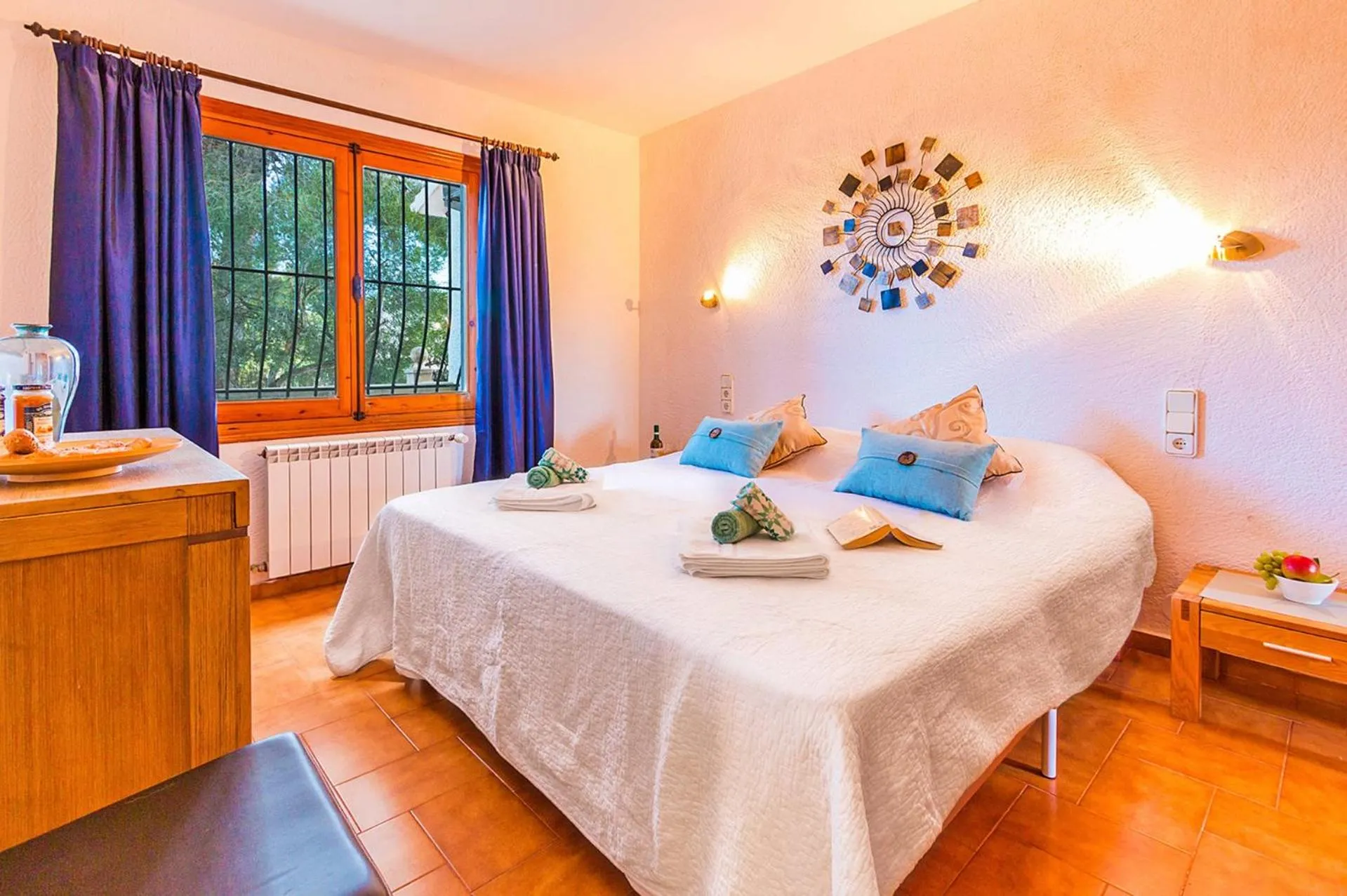 Bed in Villa Moreno with Large Private Pool