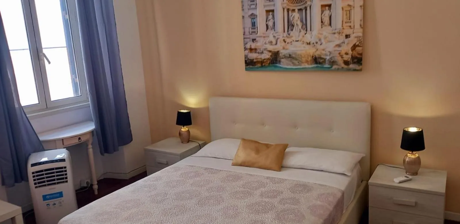 Bed in Chéri de Rome Vatican Apartment