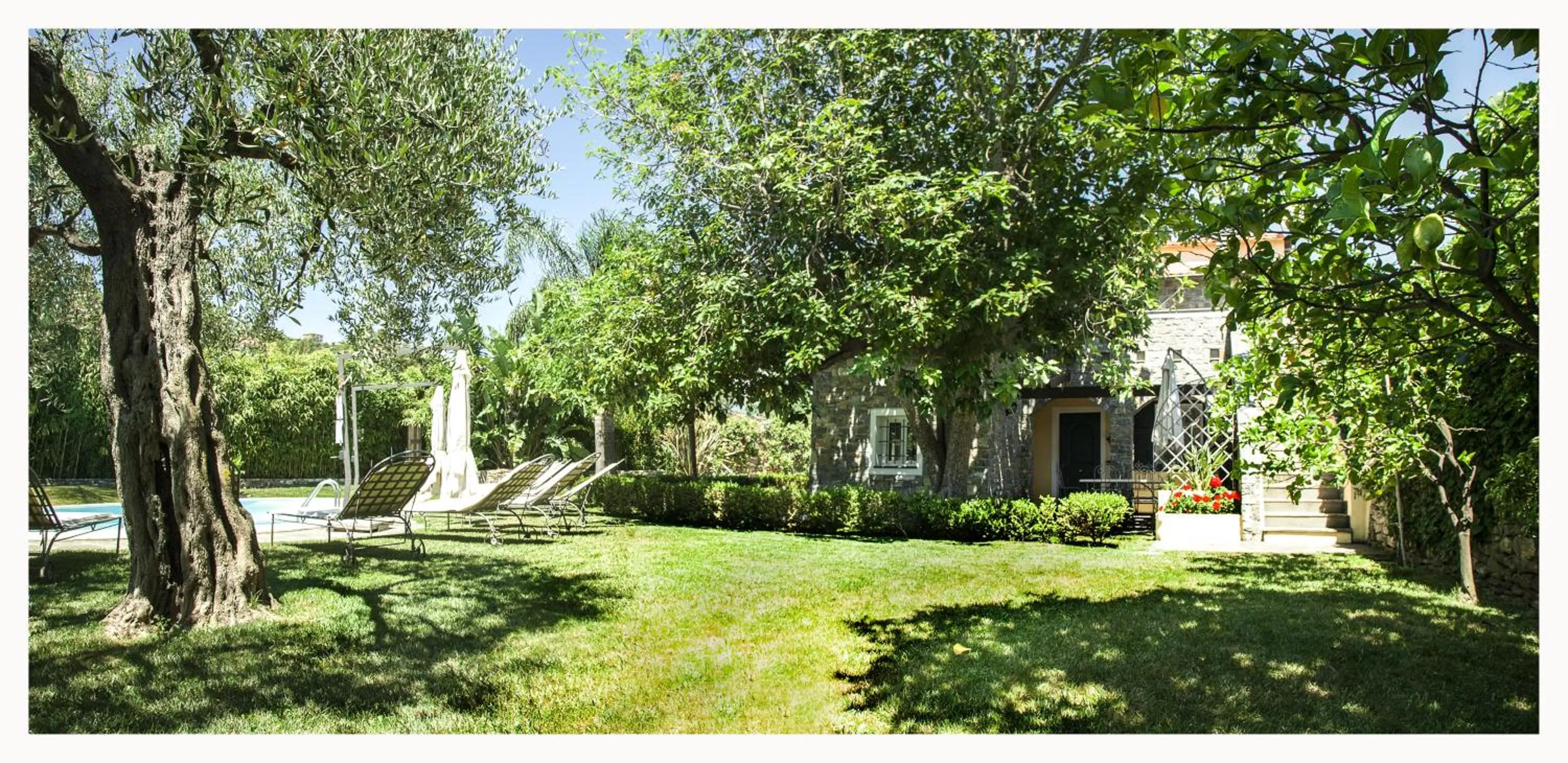 Property building in Casa Vacanze Nel Giardino di Renzo