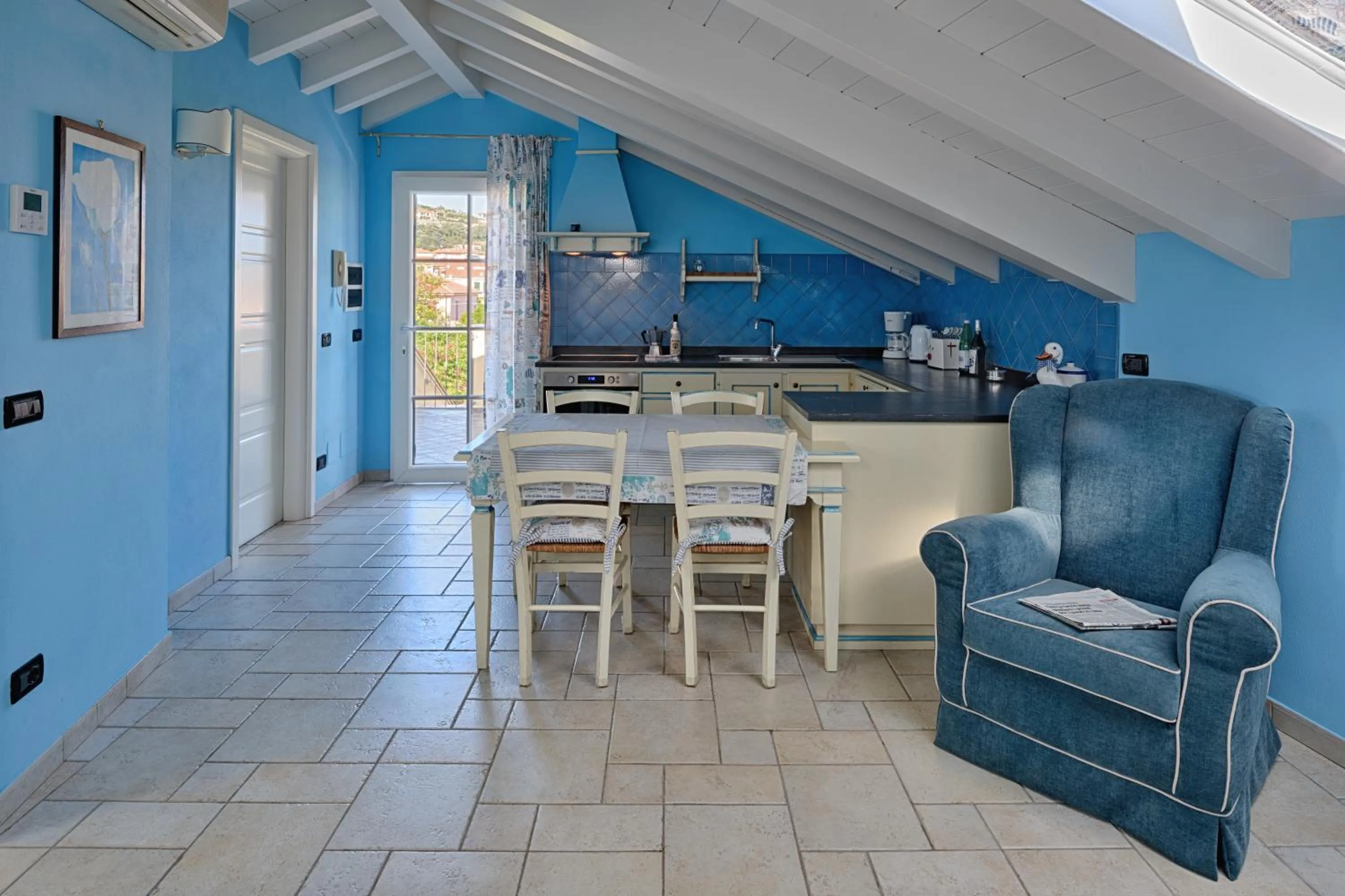 Kitchen or kitchenette in Casa Vacanze Nel Giardino di Renzo