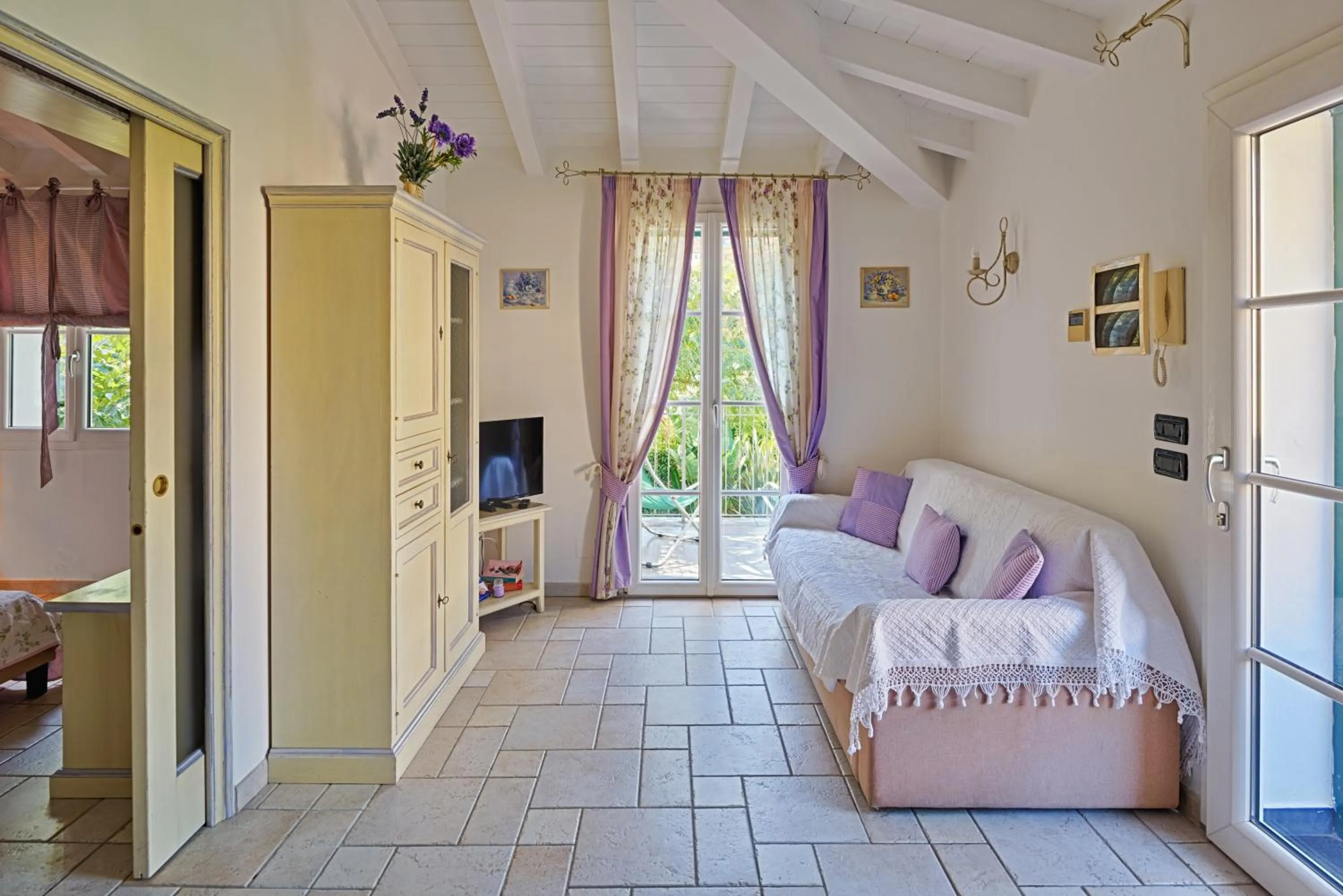 TV and multimedia in Casa Vacanze Nel Giardino di Renzo