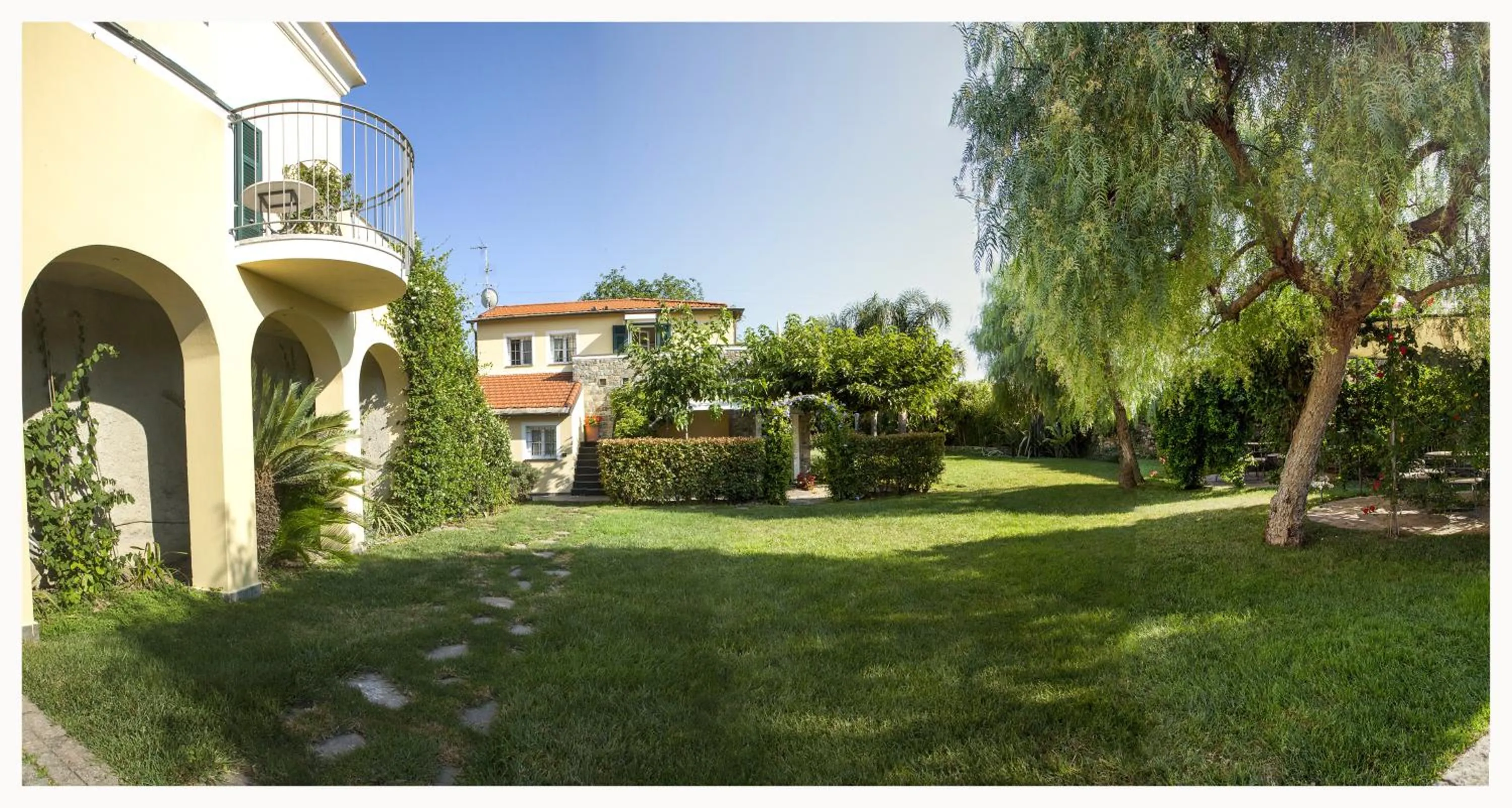 Property building in Casa Vacanze Nel Giardino di Renzo