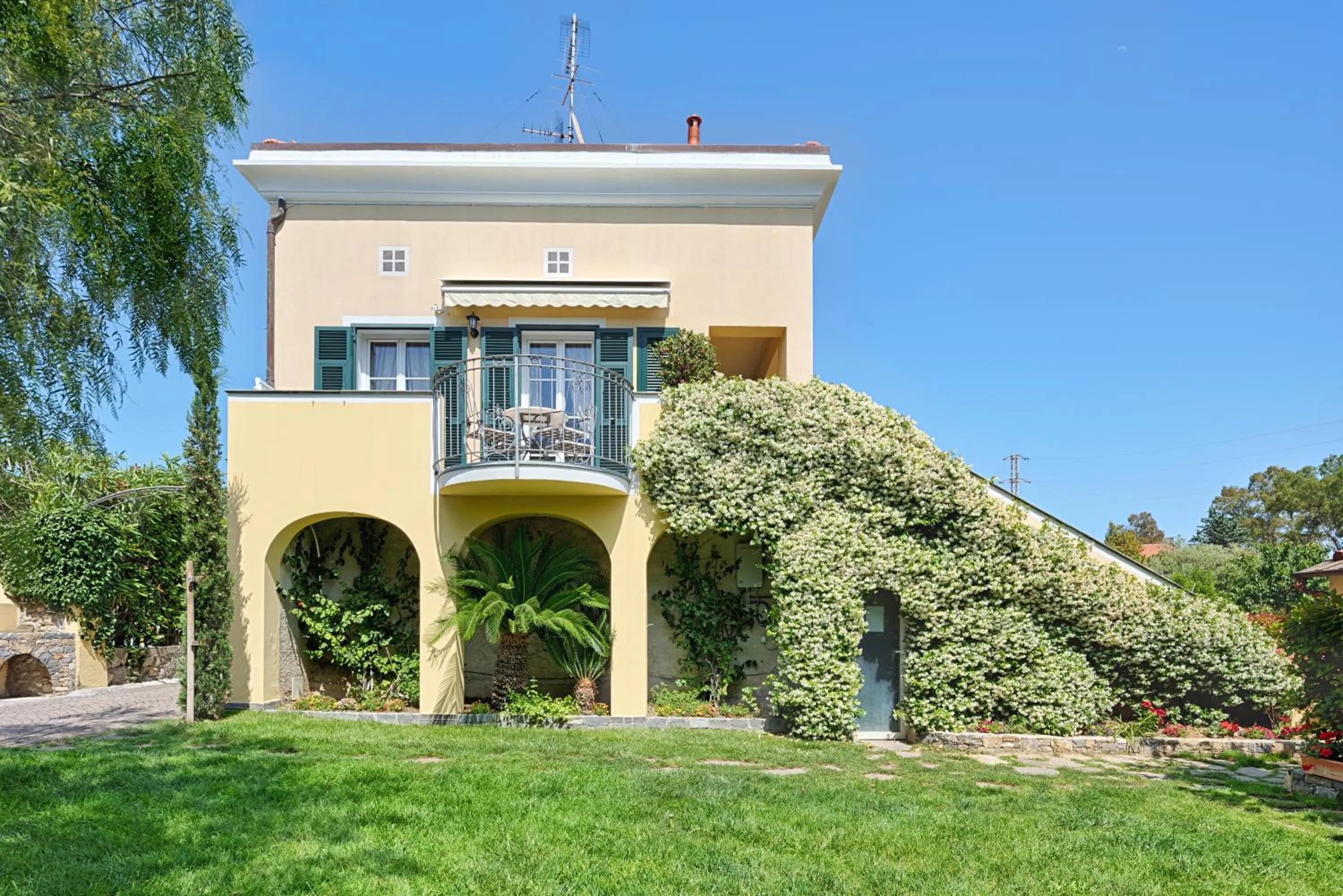 Property building in Casa Vacanze Nel Giardino di Renzo