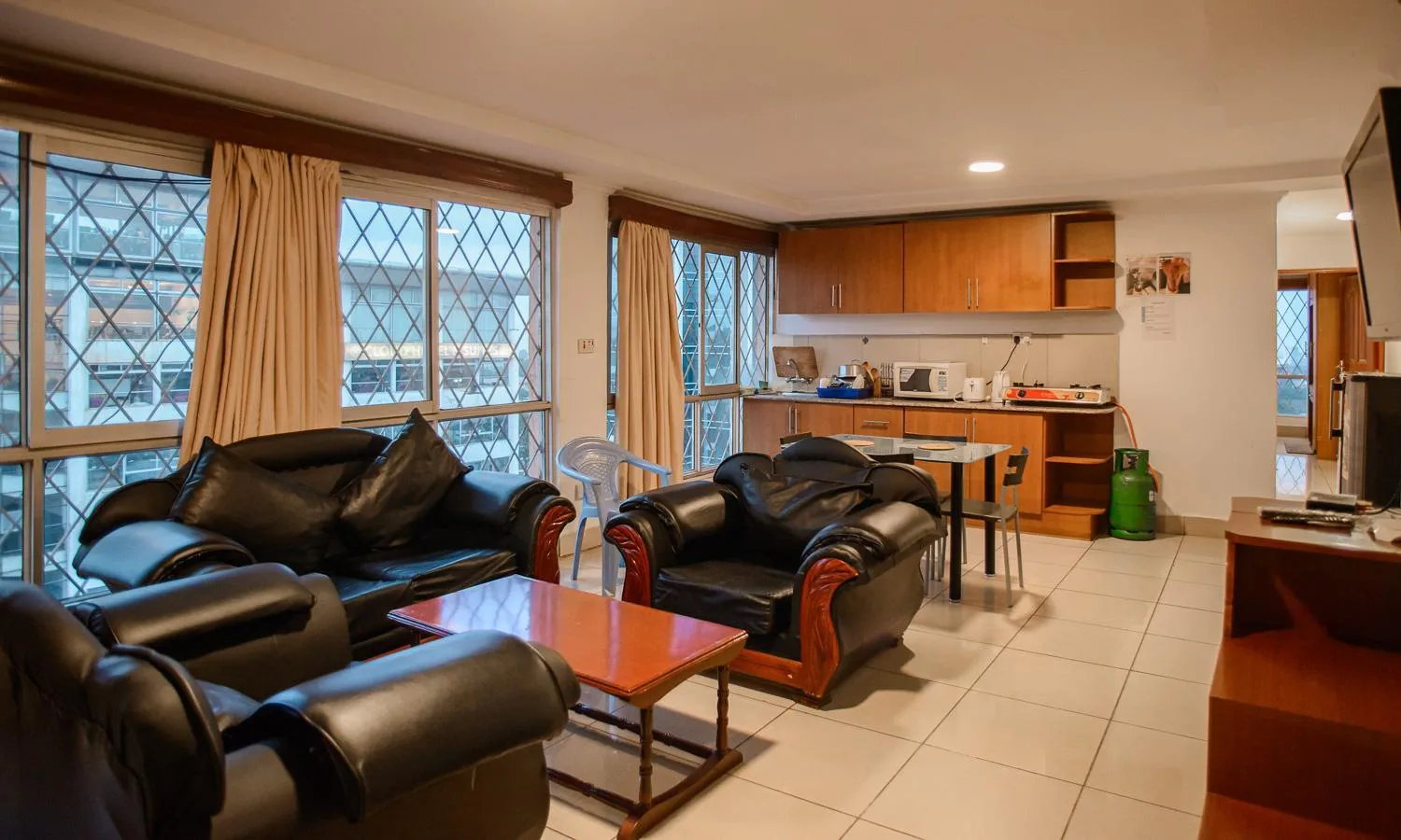 Living room in Diamond Plaza Apartments