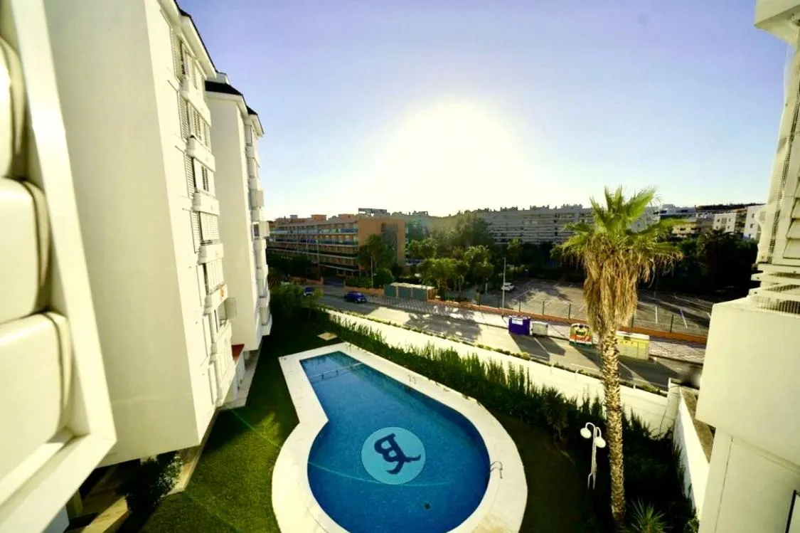LA MER BLEUE, Boutique Apartament with free parking, full equipped in Fenals Beach