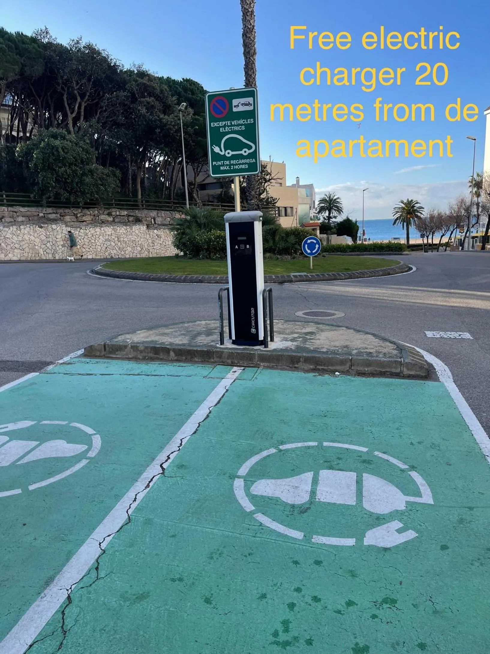 LA MER BLEUE, Boutique Apartament with free parking, full equipped in Fenals Beach