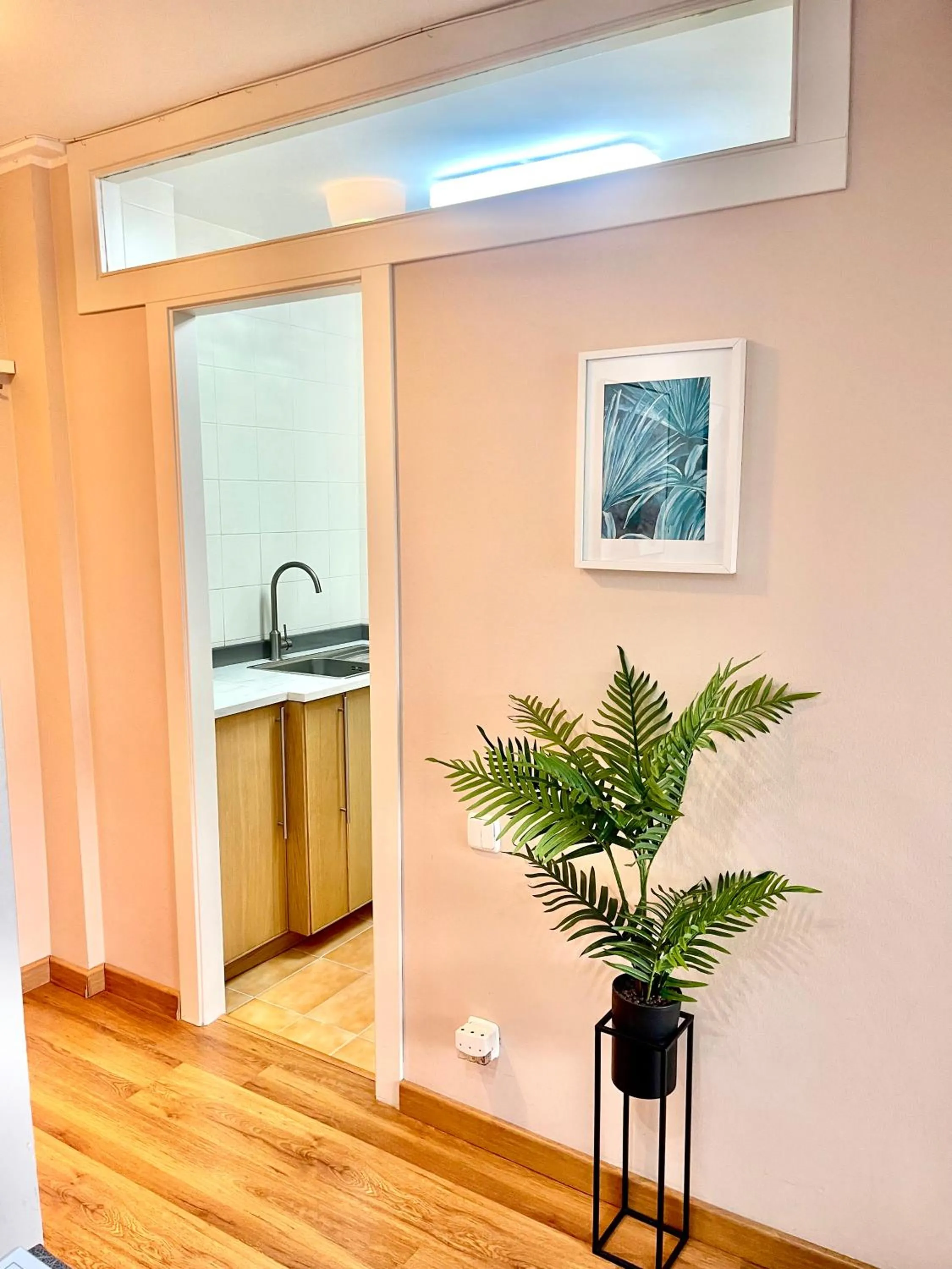 LA MER BLEUE, Boutique Apartament with free parking, full equipped in Fenals Beach