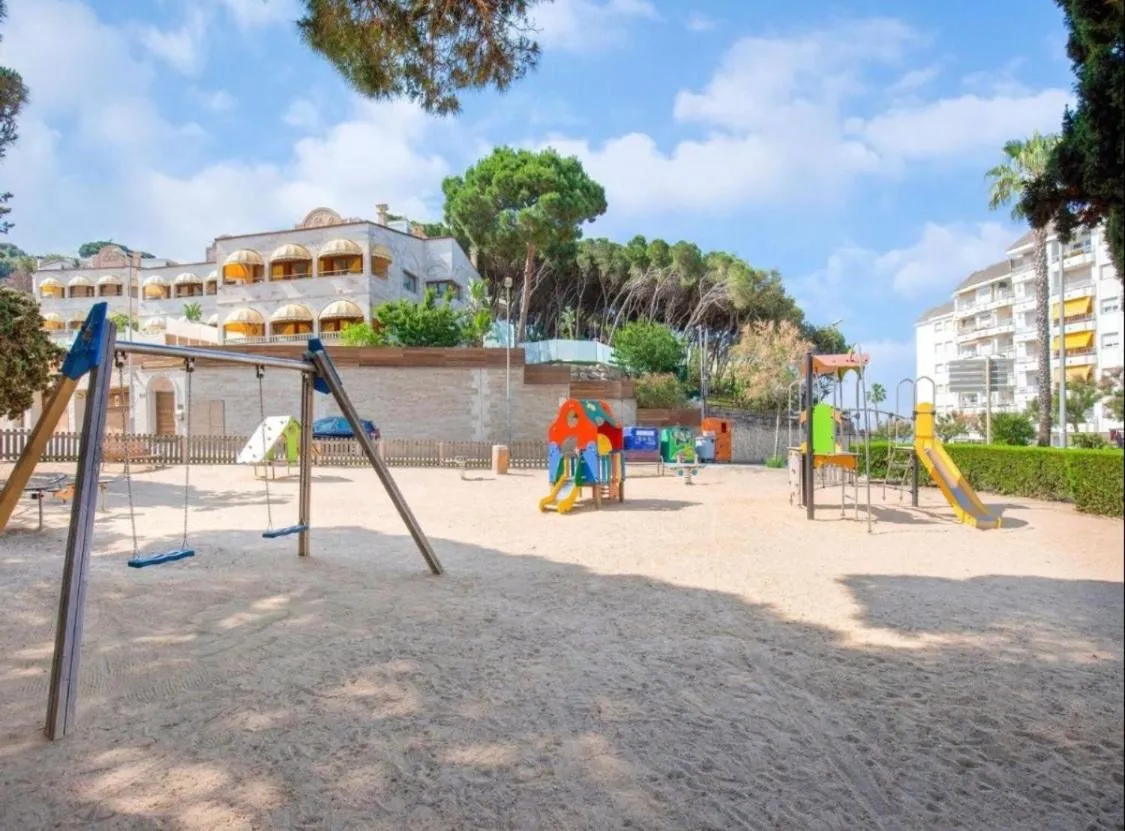 LA MER BLEUE, Boutique Apartament with free parking, full equipped in Fenals Beach