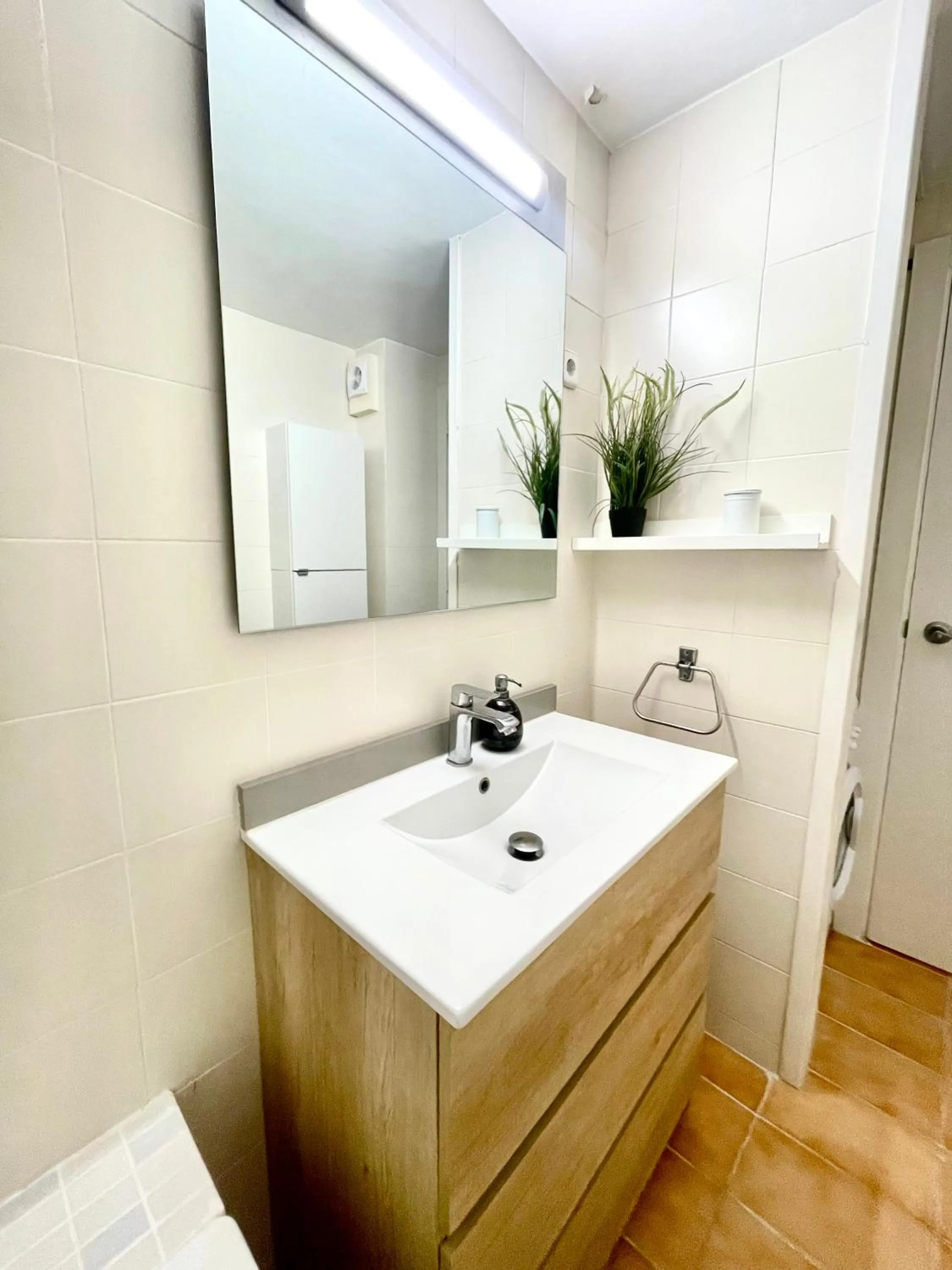 LA MER BLEUE, Boutique Apartament with free parking, full equipped in Fenals Beach