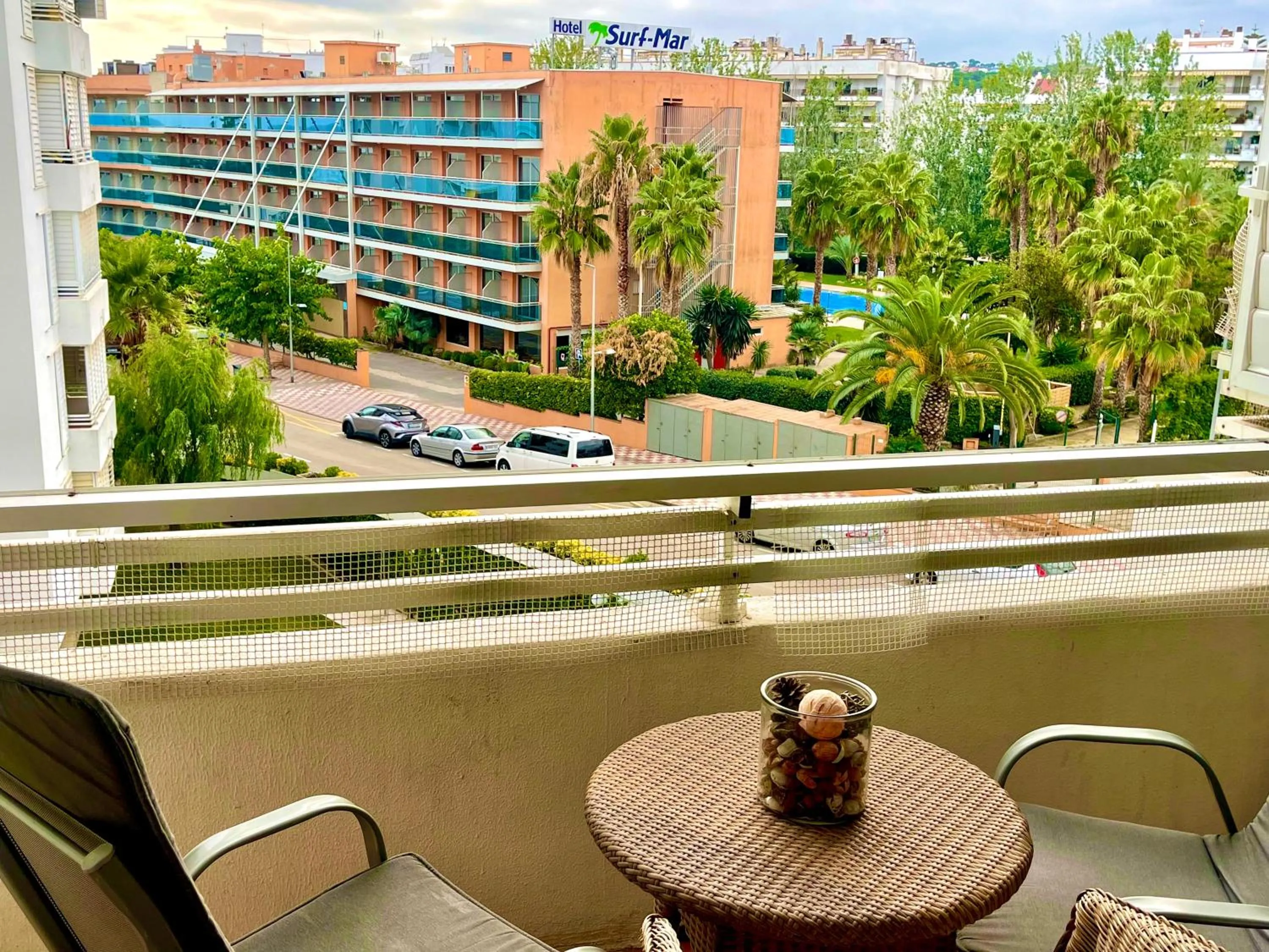 LA MER BLEUE, Boutique Apartament with free parking, full equipped in Fenals Beach