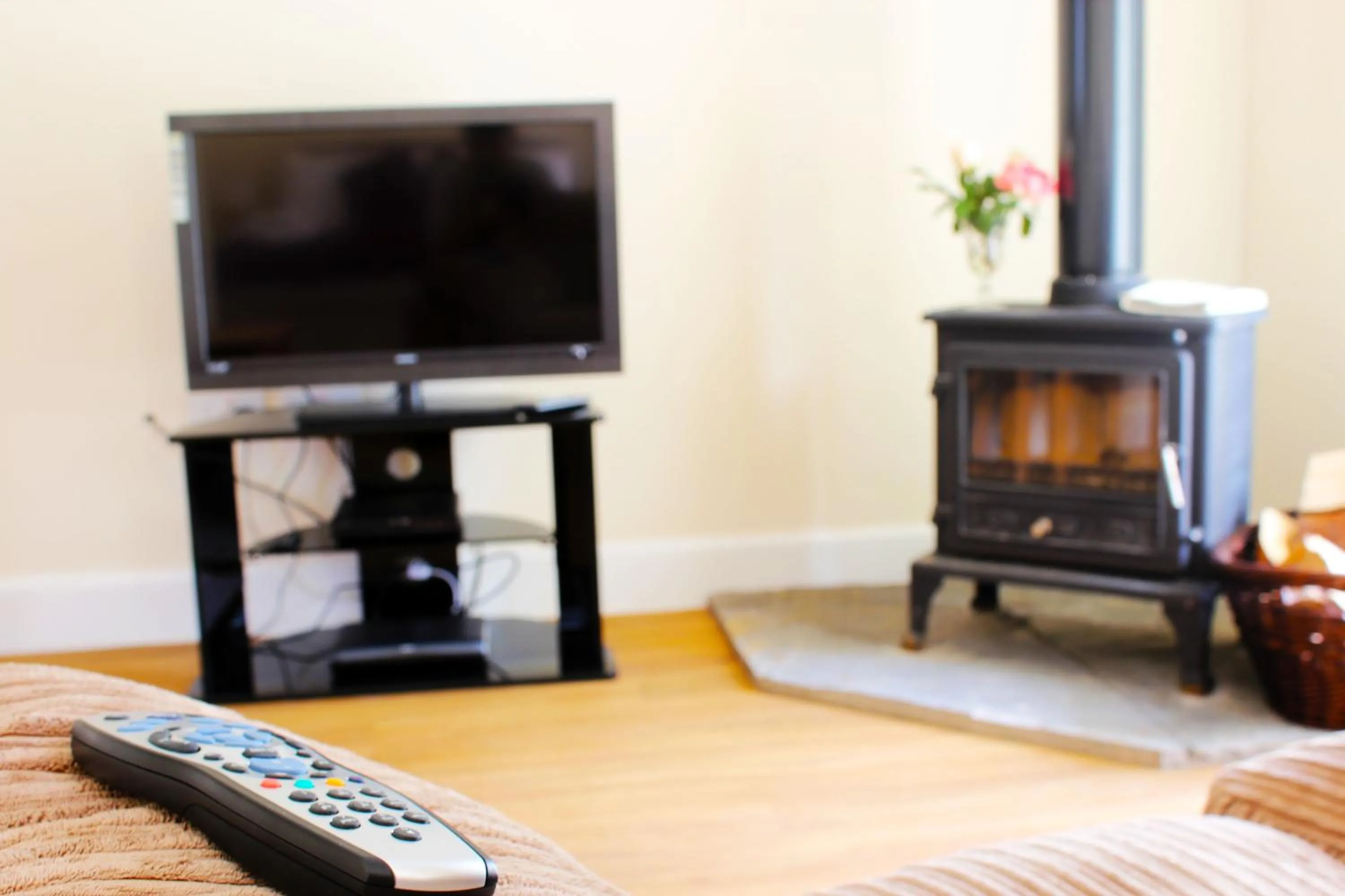 Cottage with Shared Garden in Auchendennan Farm Self Catering Cottages