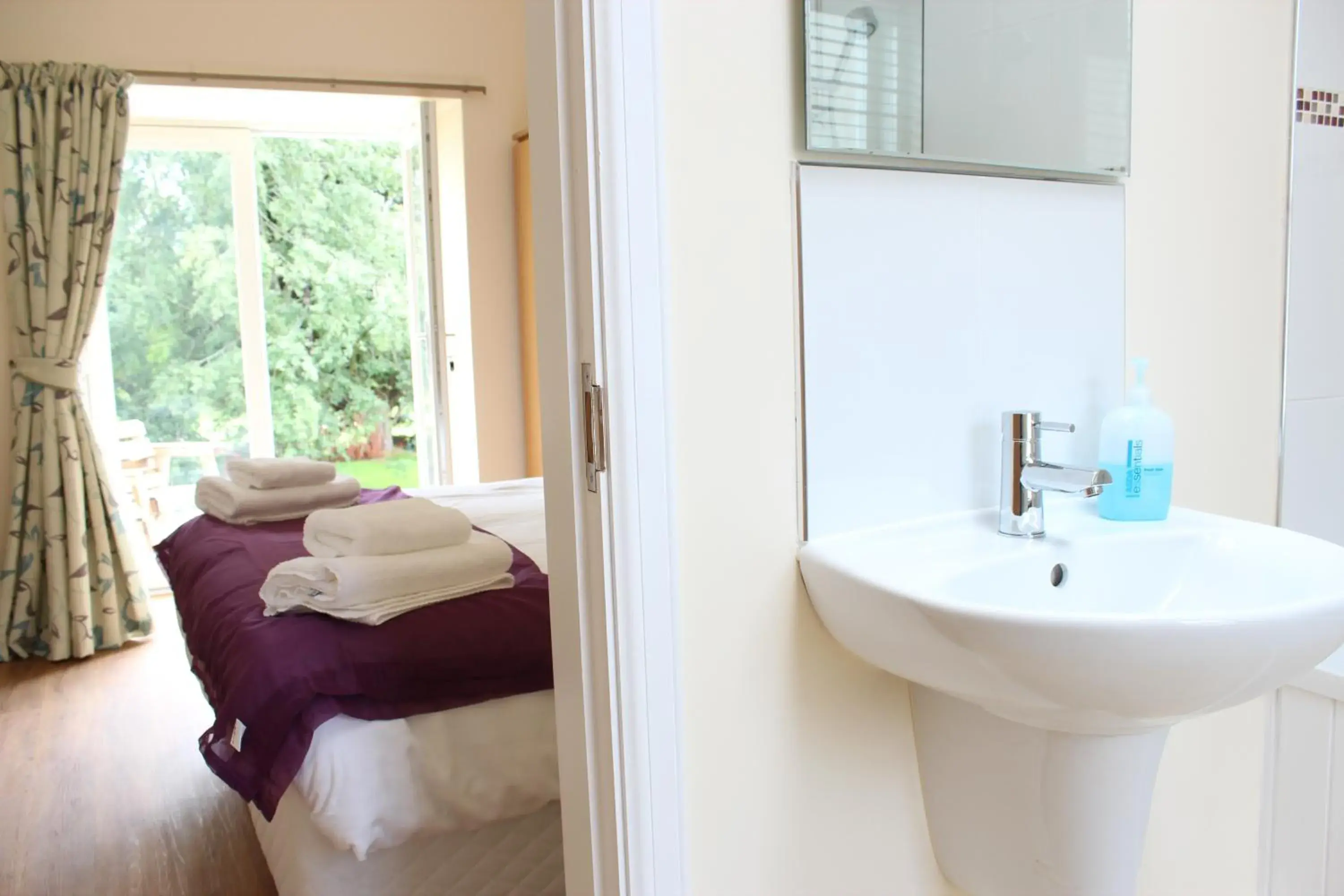 Cottage with Shared Garden in Auchendennan Farm Self Catering Cottages Cottage with Shared Garden in Auchendennan Farm Self Catering Cottages