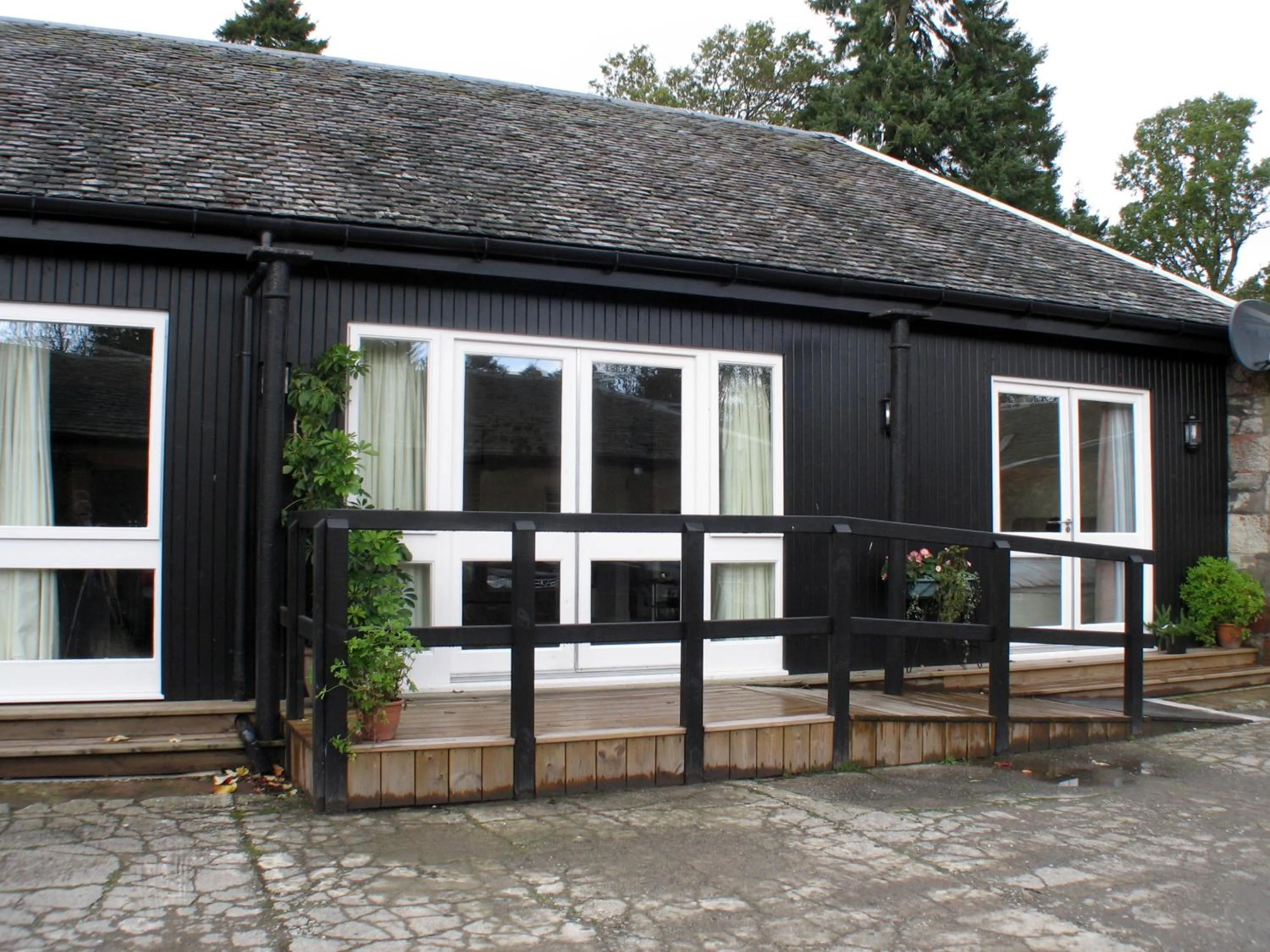 One-Bedroom Studio Apartment in Auchendennan Farm Self Catering Cottages