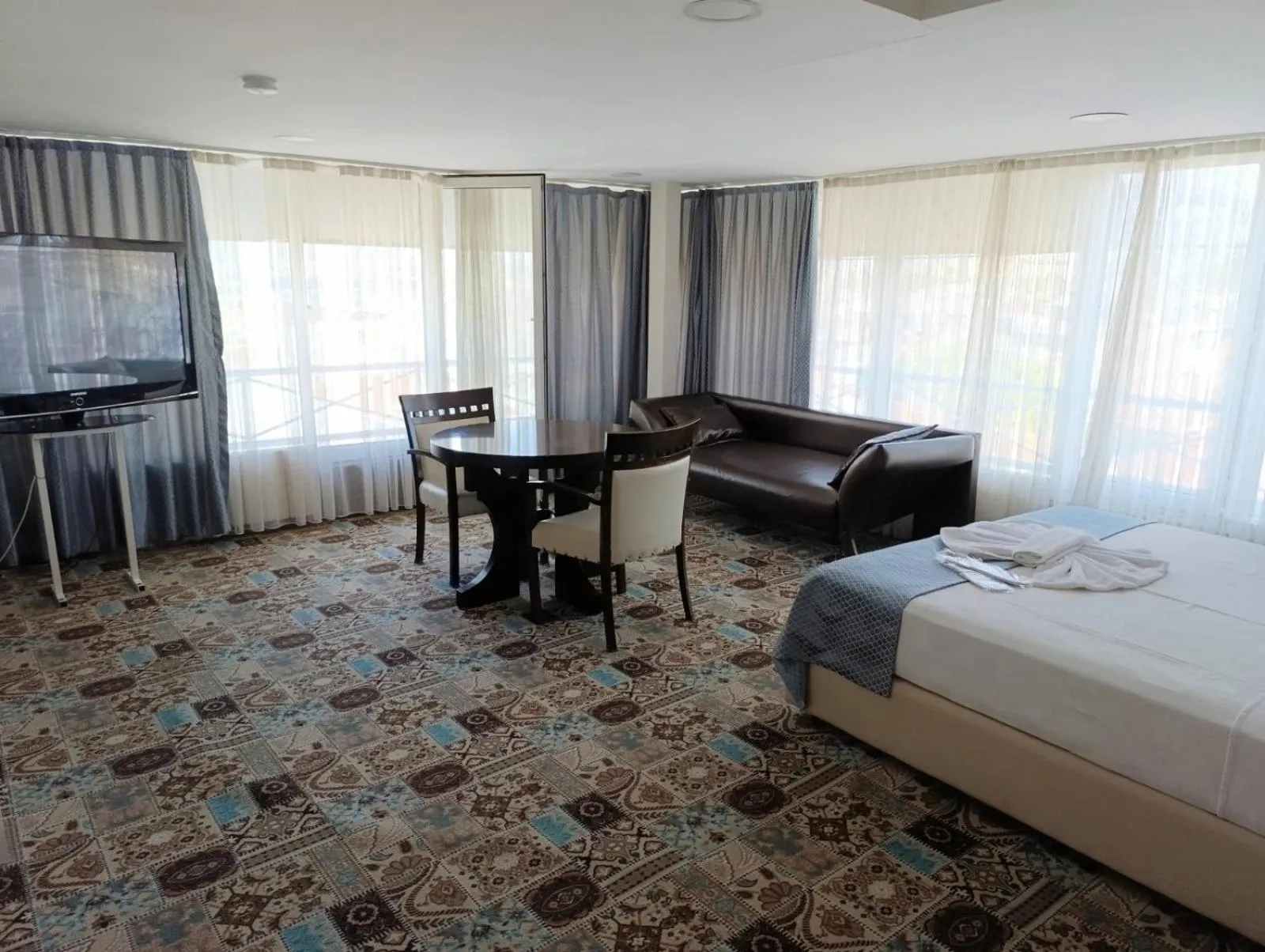 Photo of the whole room, Bed in Şirin Hotel