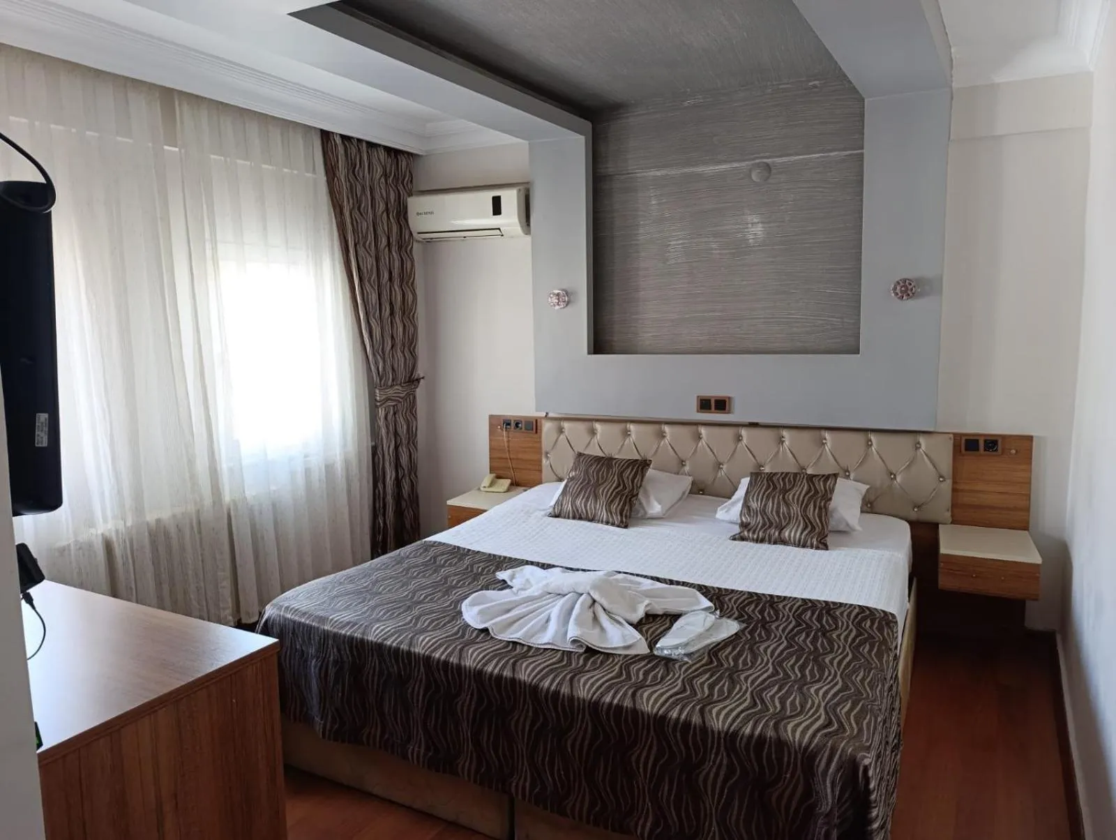 Bed in Şirin Hotel