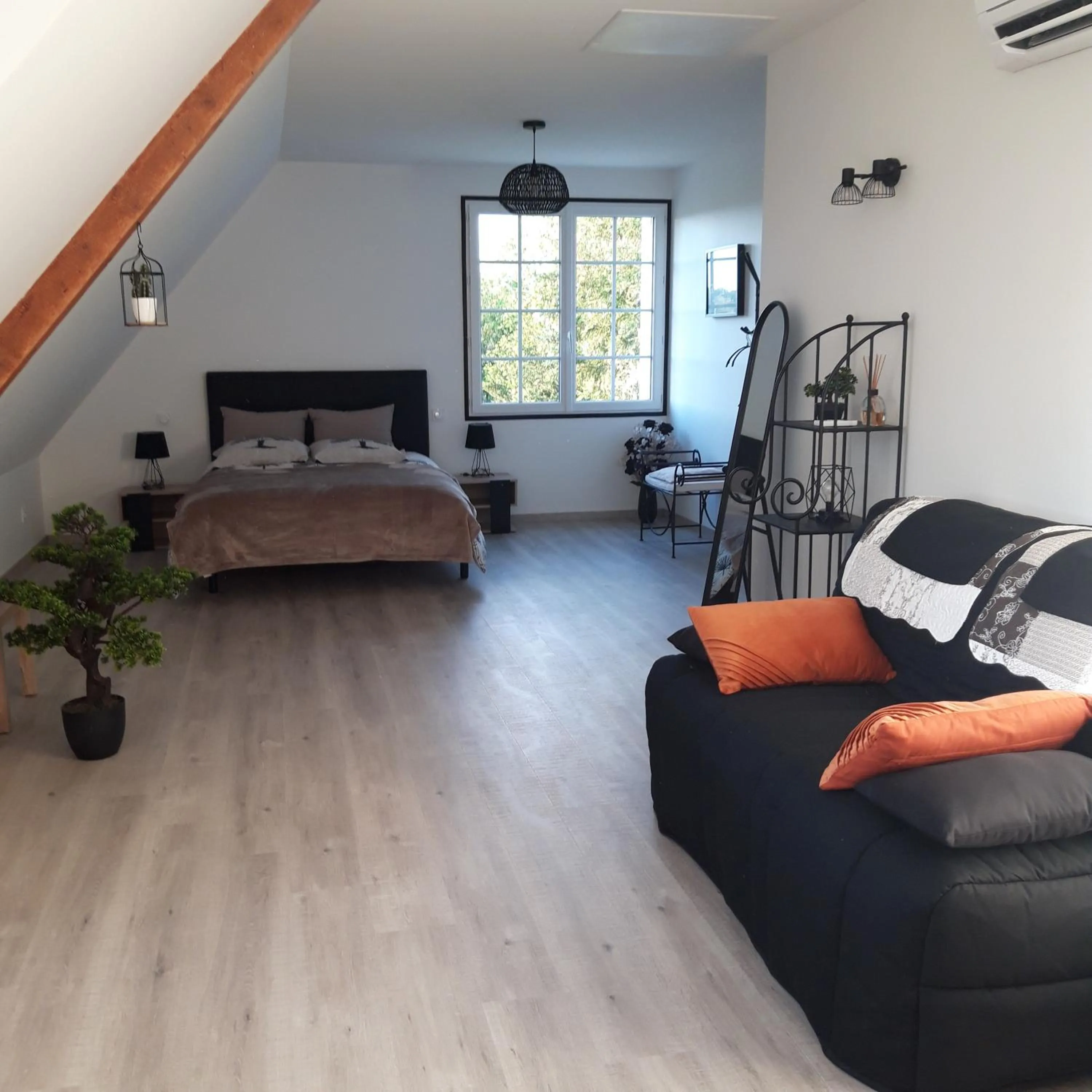 Photo of the whole room in L'EDEN proche du Zoo de Beauval de Saint Aignan