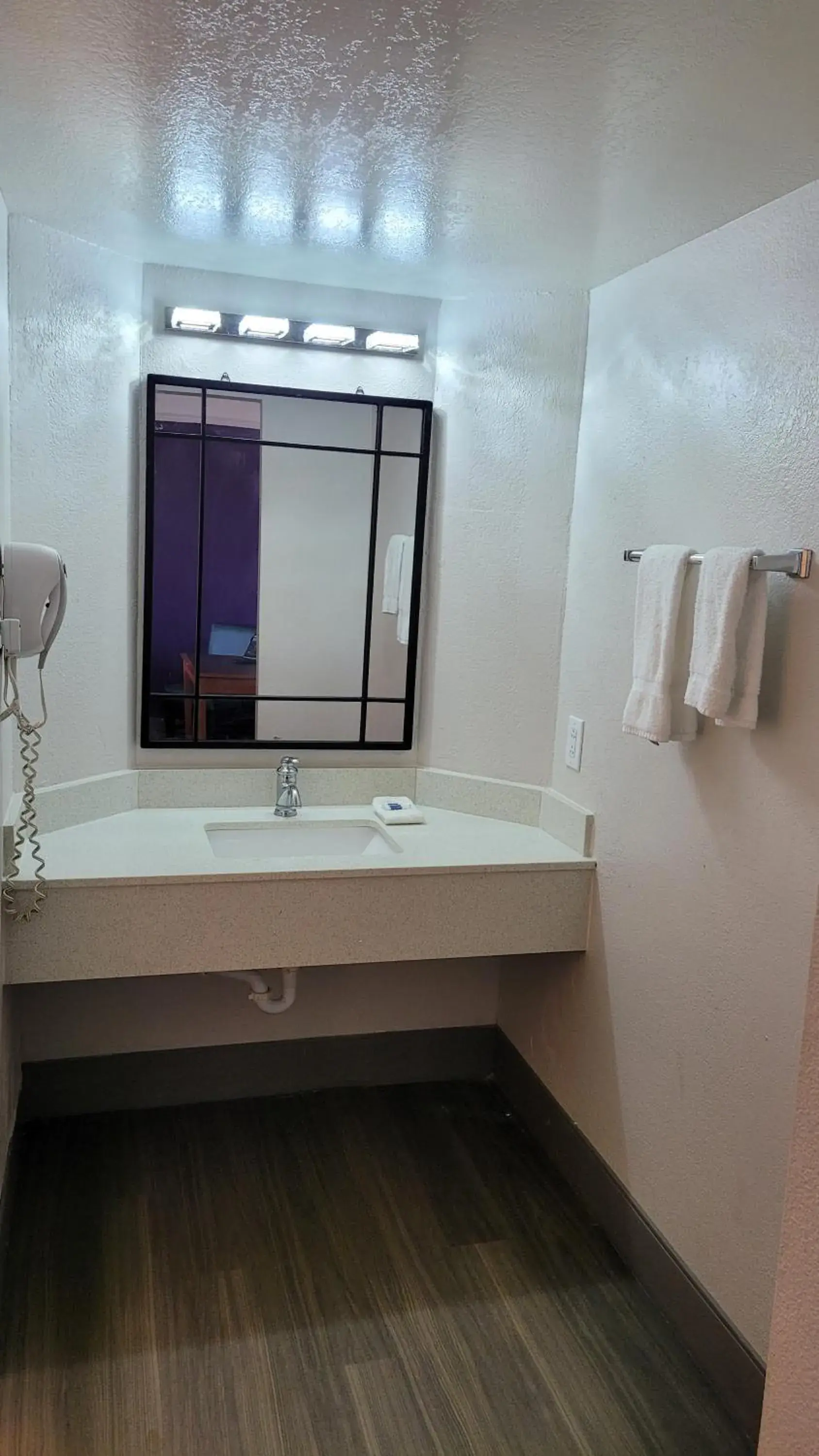 Bathroom in Hotel Palm Bliss Corpus Christi South Bathroom in Hotel Palm Bliss Corpus Christi South