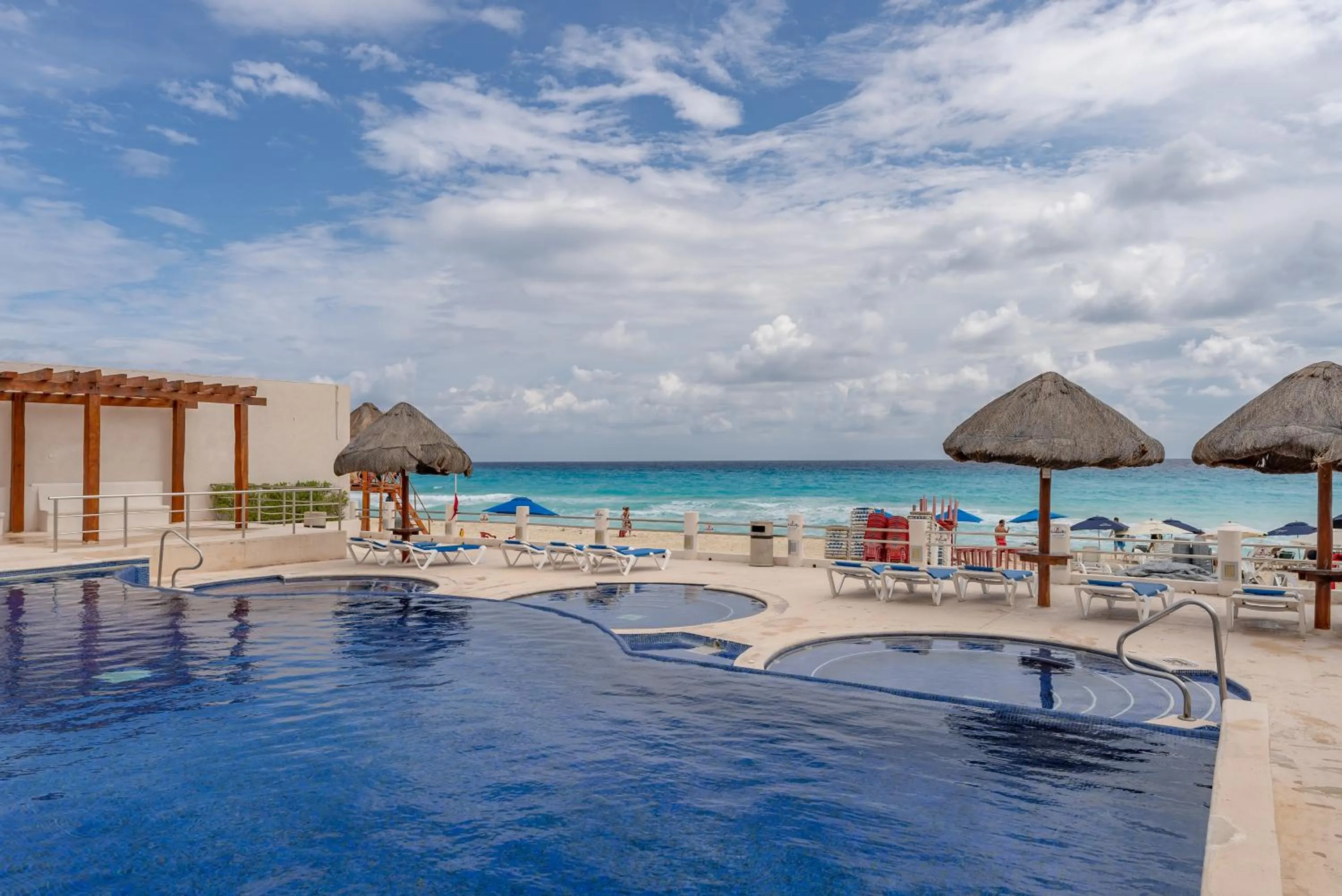 Swimming pool in Amazing Caribbean Ocean view at Villas Marlin in Cancun