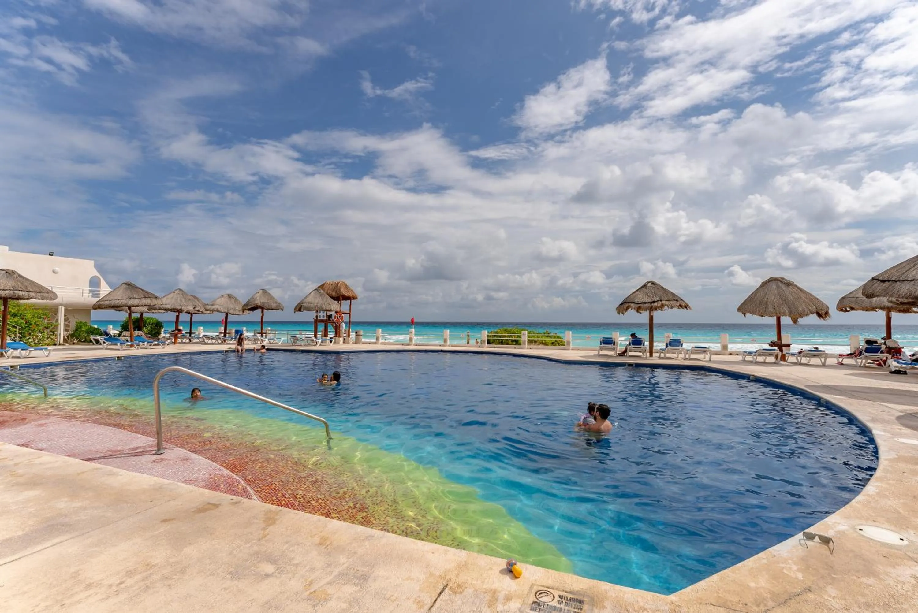 Swimming pool in Amazing Caribbean Ocean view at Villas Marlin in Cancun