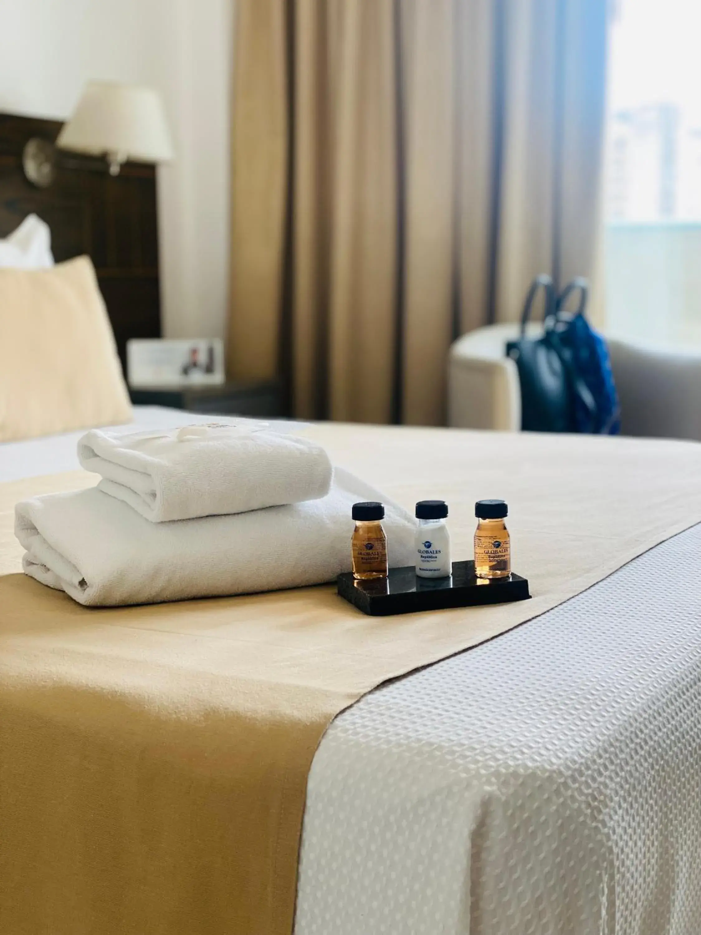 Photo of the whole room, Bed in Globales Republica Photo of the whole room, Bed in Globales Republica