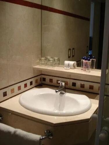 Bathroom in Globales Republica