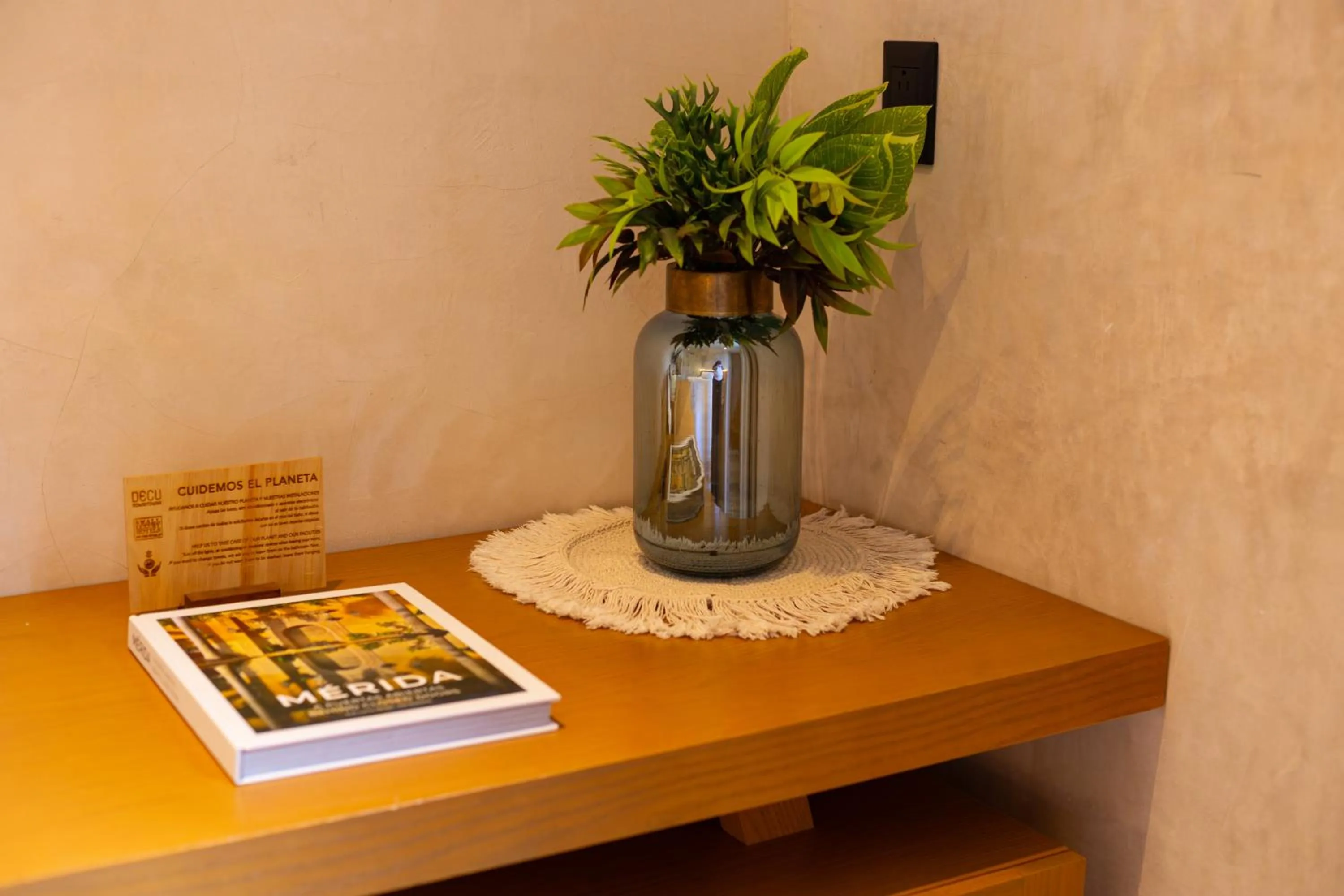 Photo of the whole room in DECU DOWNTOWN