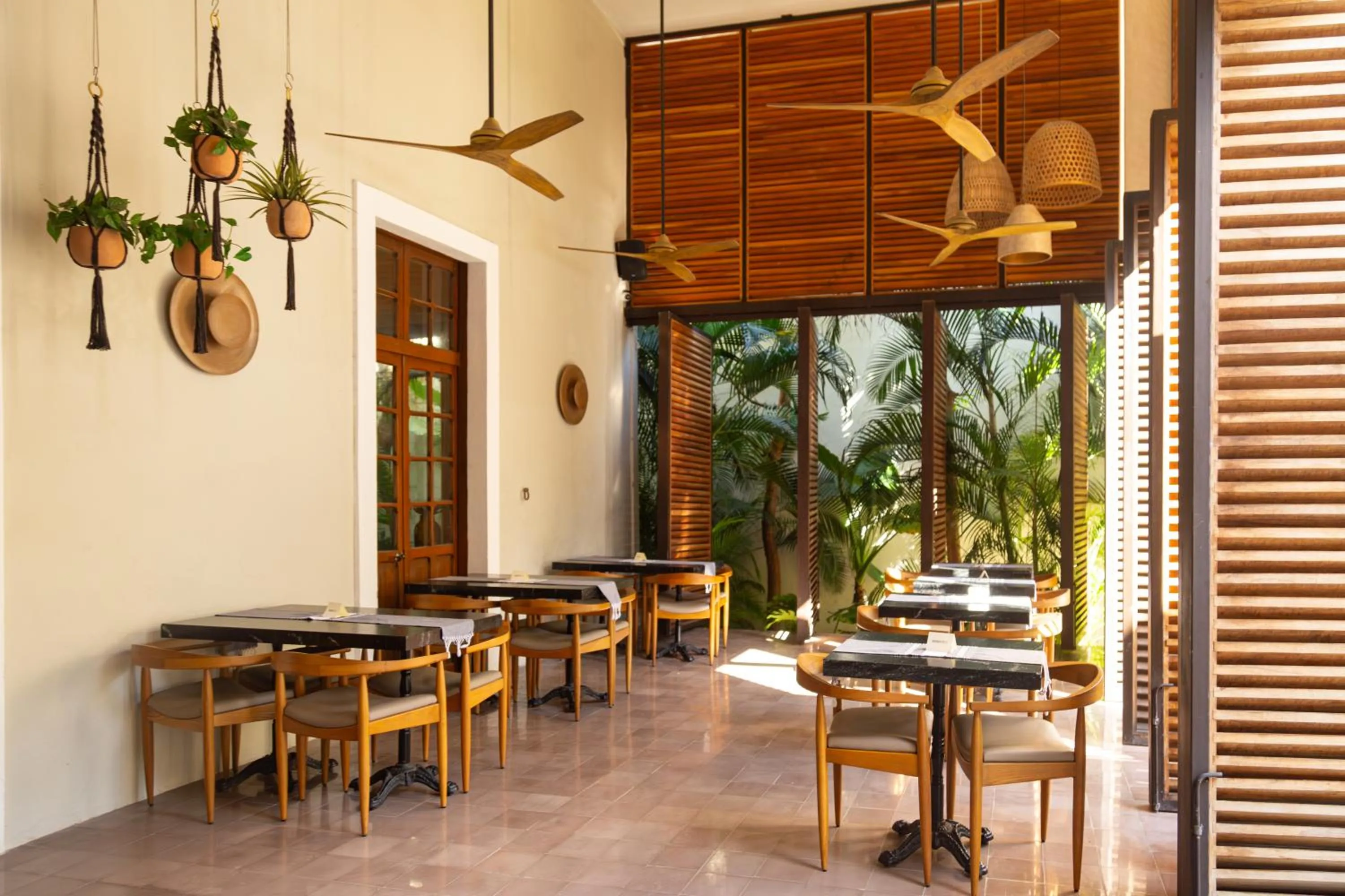 Restaurant/places to eat in DECU DOWNTOWN