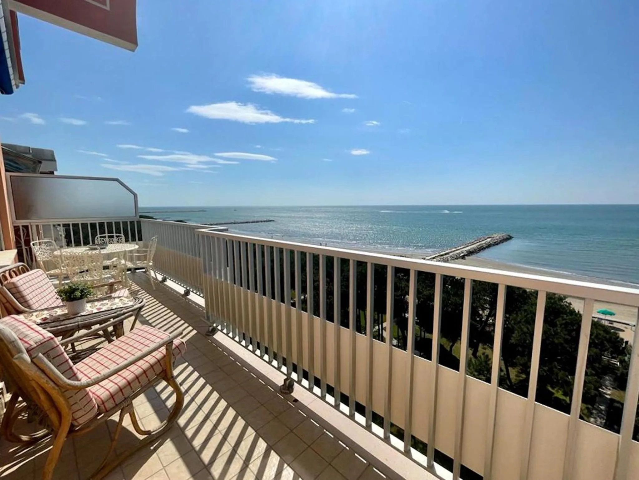 Precious sea view apartment