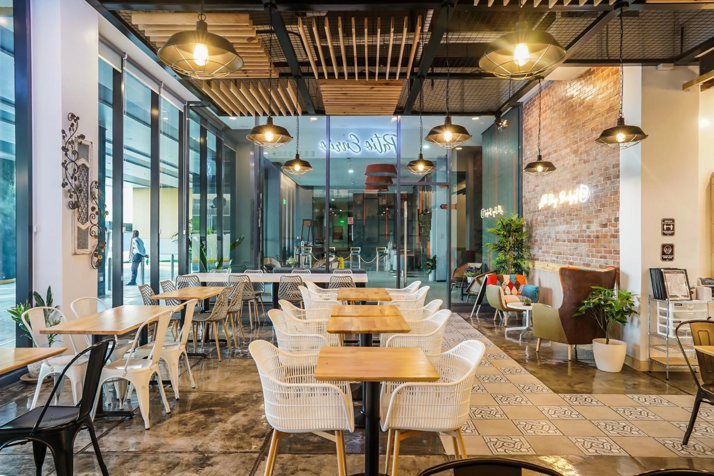 Restaurant/places to eat in Go Hotels Plus Tuguegarao