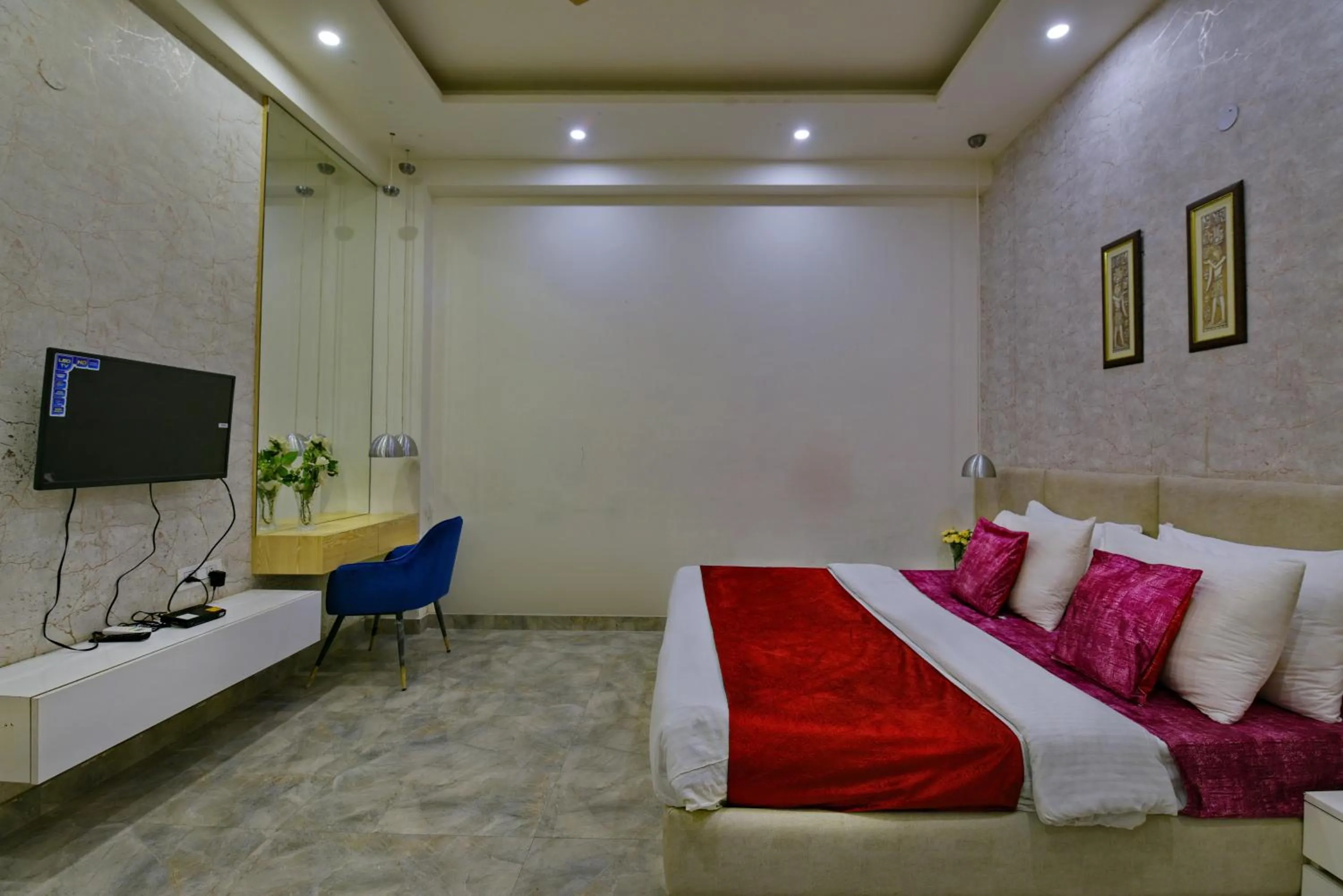 Communal lounge/ TV room, Bed in Hotel Fortune Inn By F9 Hotels