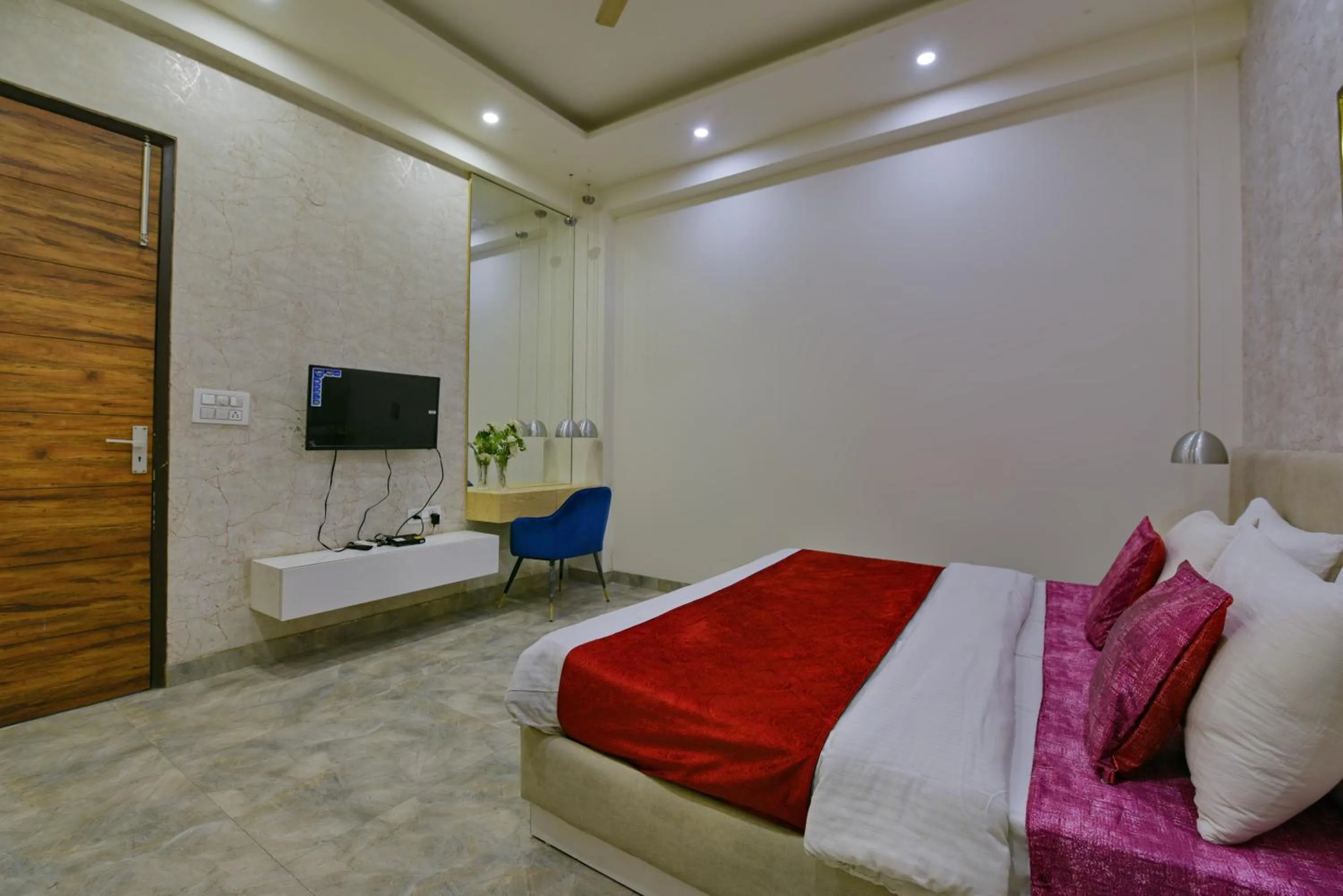 Communal lounge/ TV room, Bed in Hotel Fortune Inn By F9 Hotels