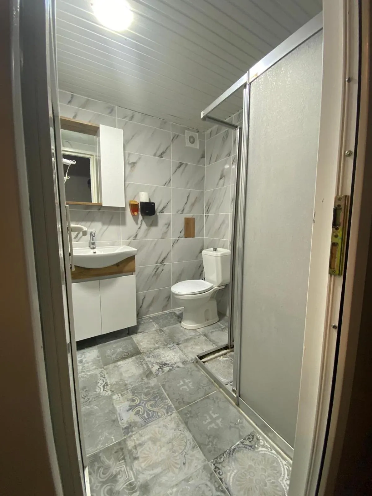 Shower in Dünya Otel Adana