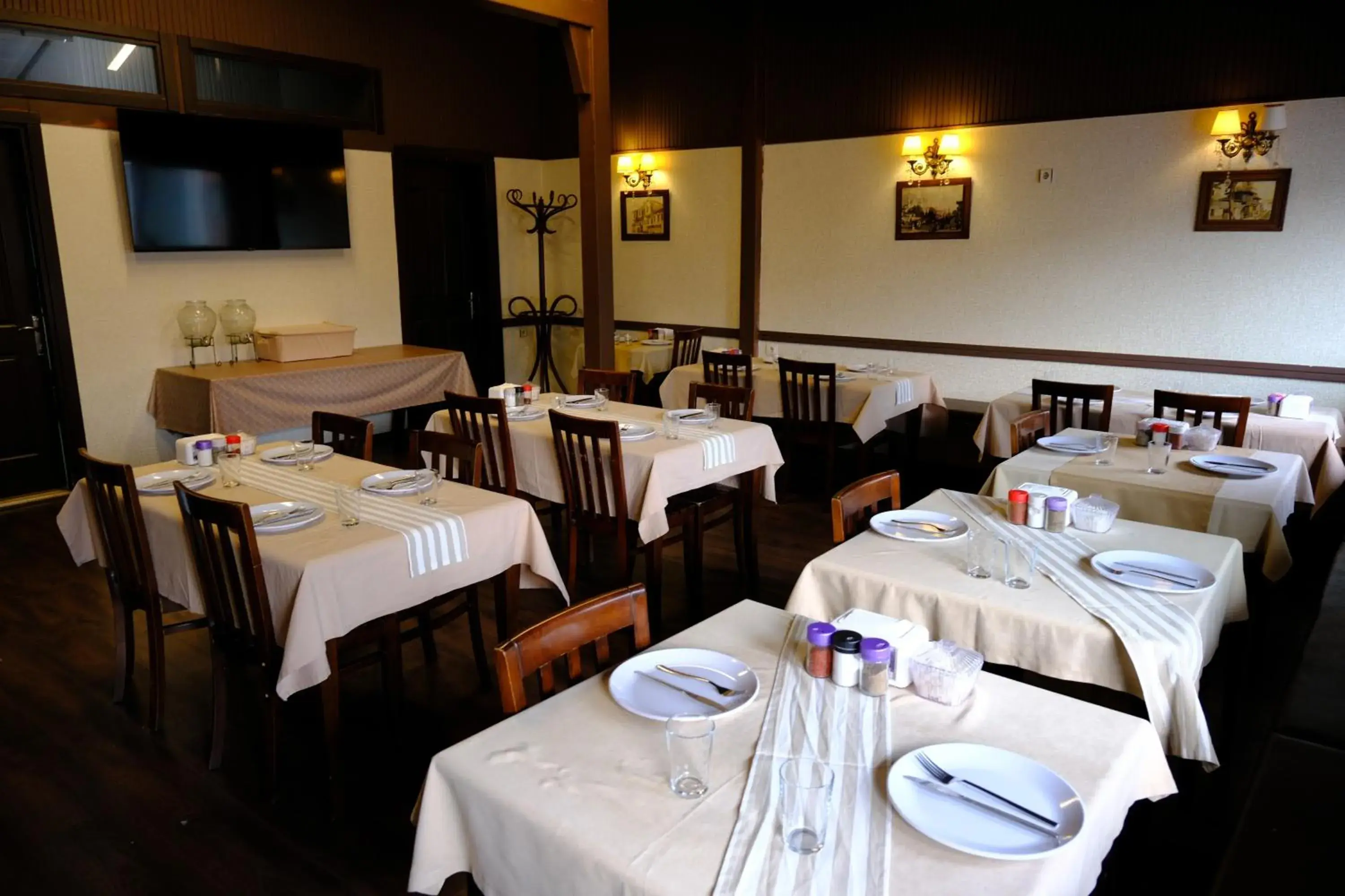 Restaurant/places to eat in Dünya Otel Adana Restaurant/places to eat in Dünya Otel Adana