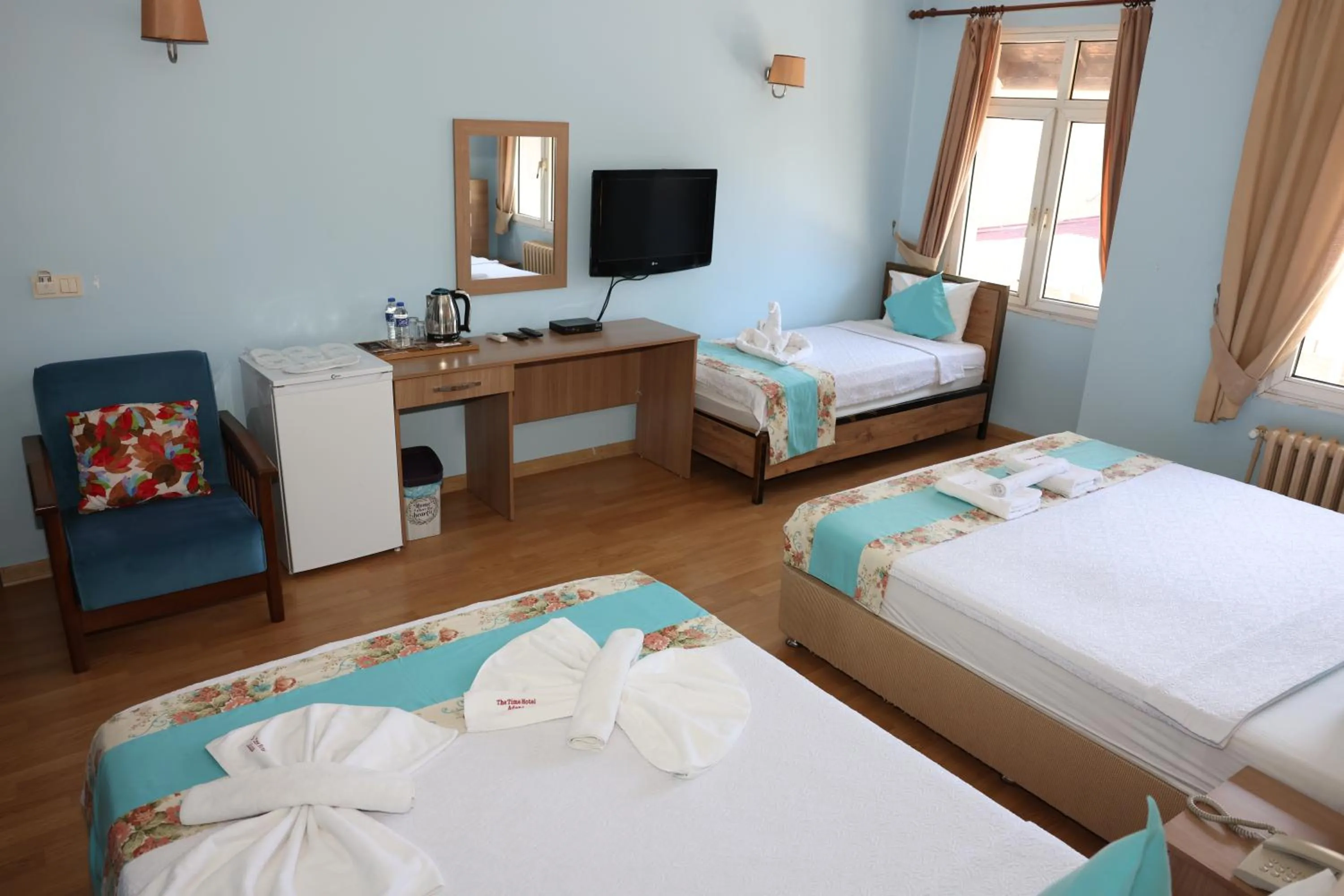 Photo of the whole room, Bed in Dünya Otel Adana