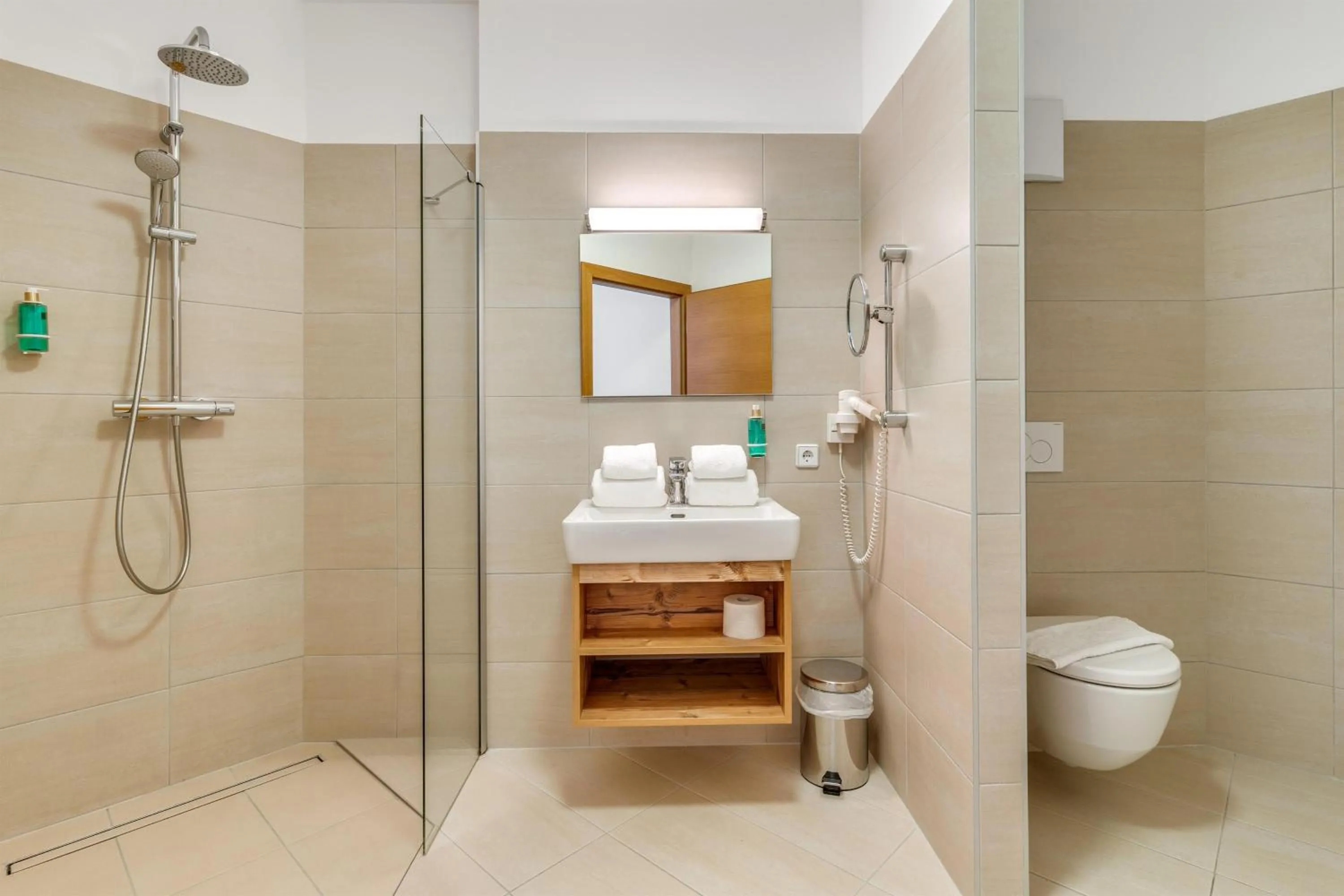 Shower in STANTON Lodge