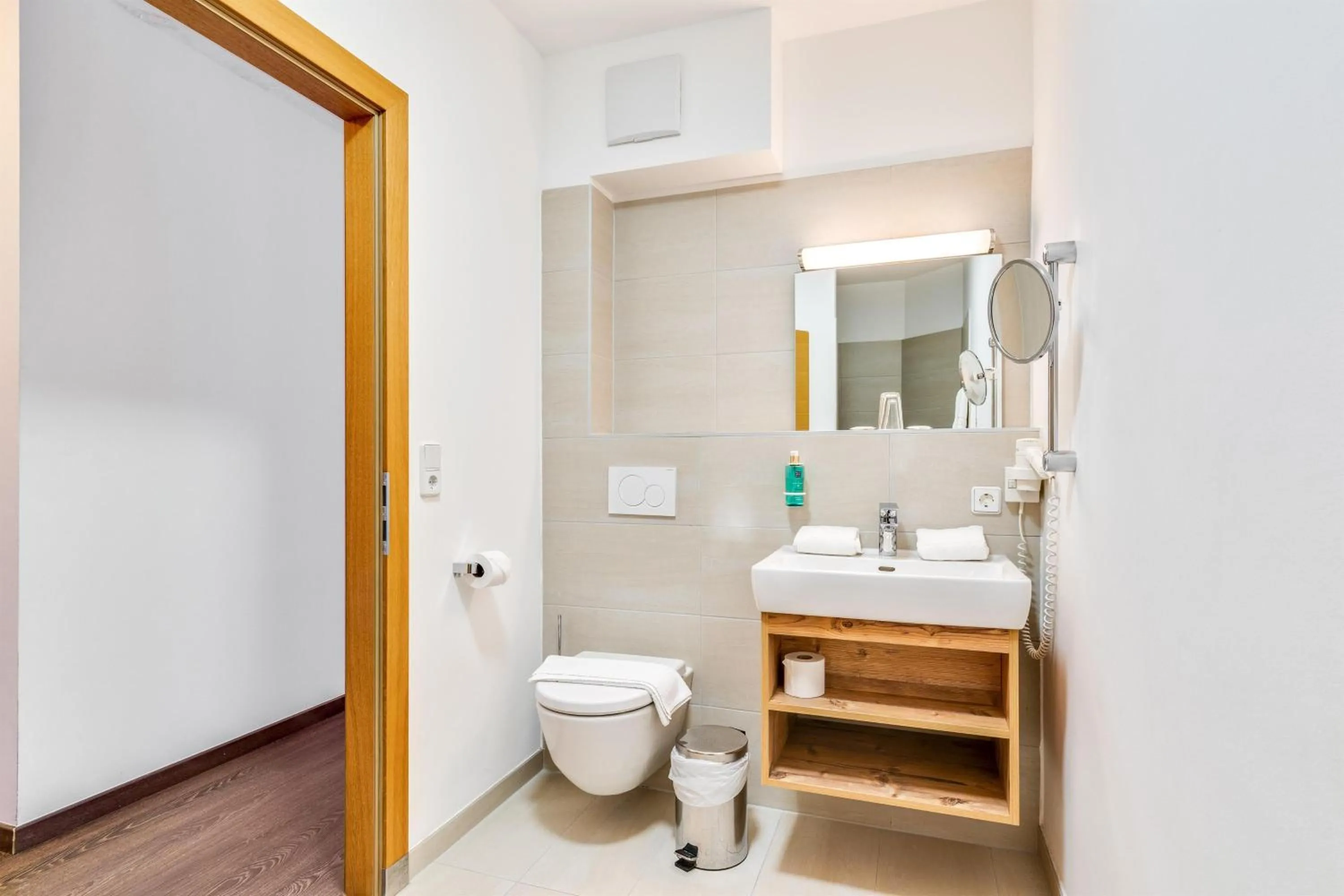 Toilet in STANTON Lodge